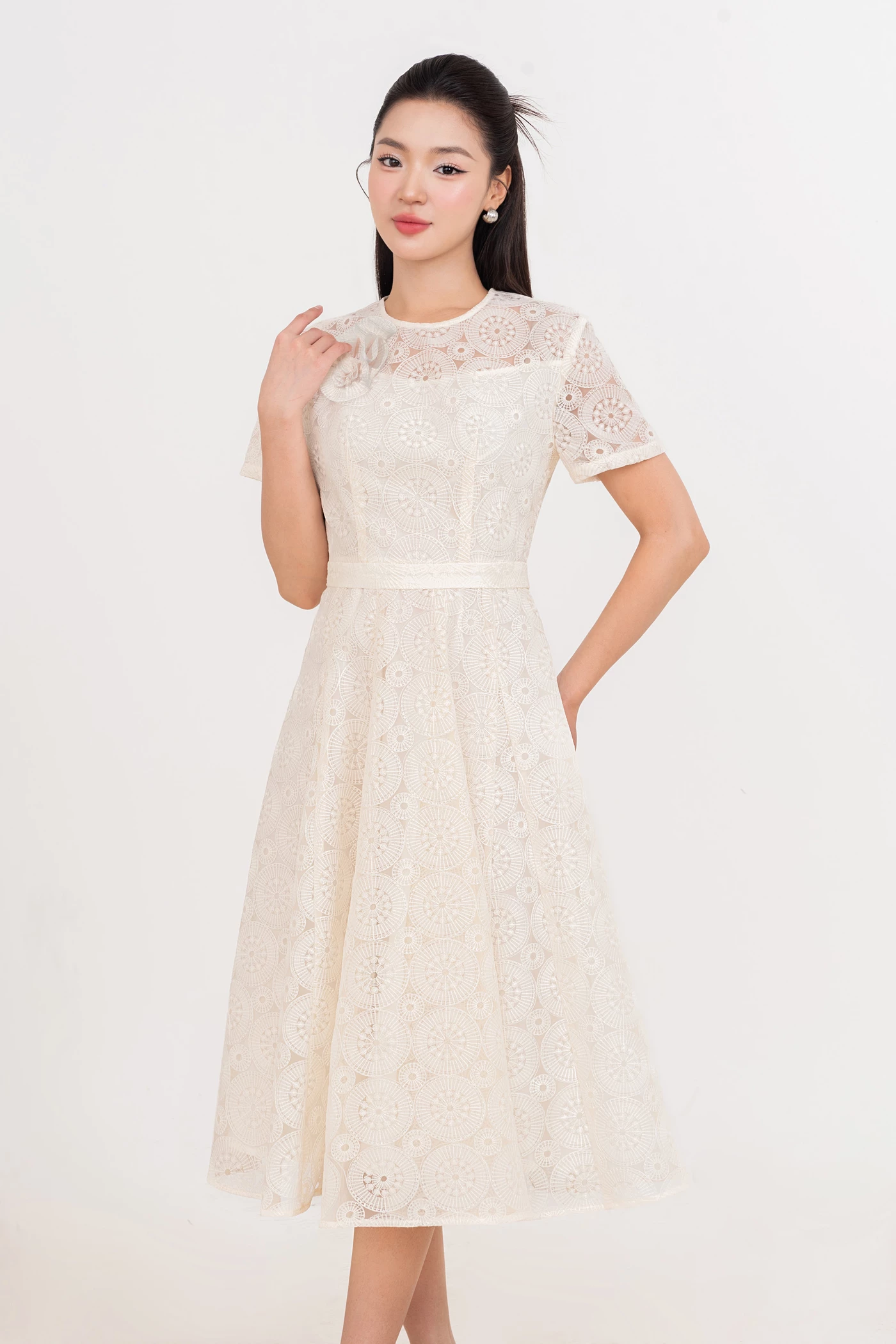 Ivory Lace Dress - Đầm ren đính hoa