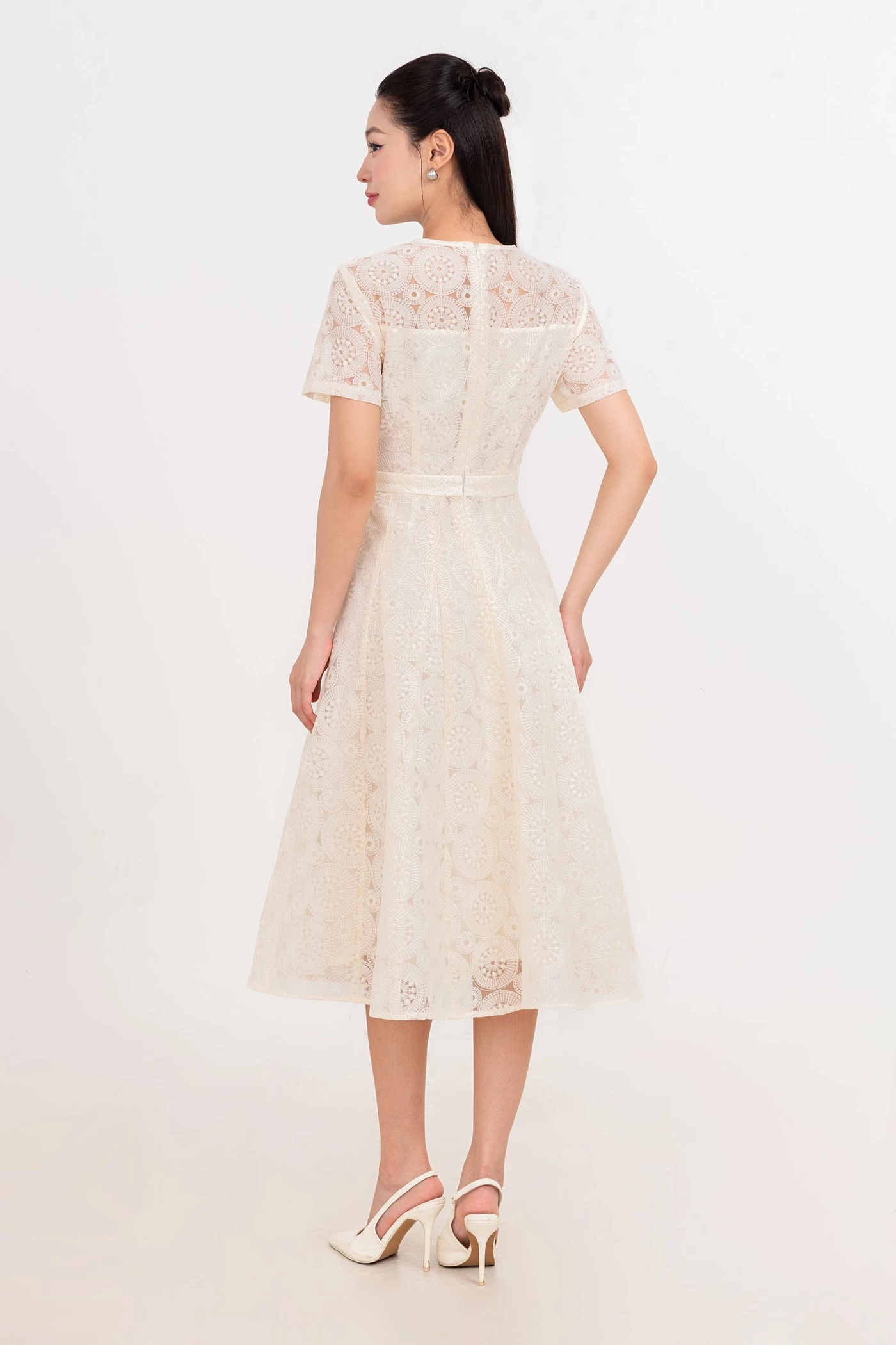 Ivory Lace Dress - Đầm ren đính hoa