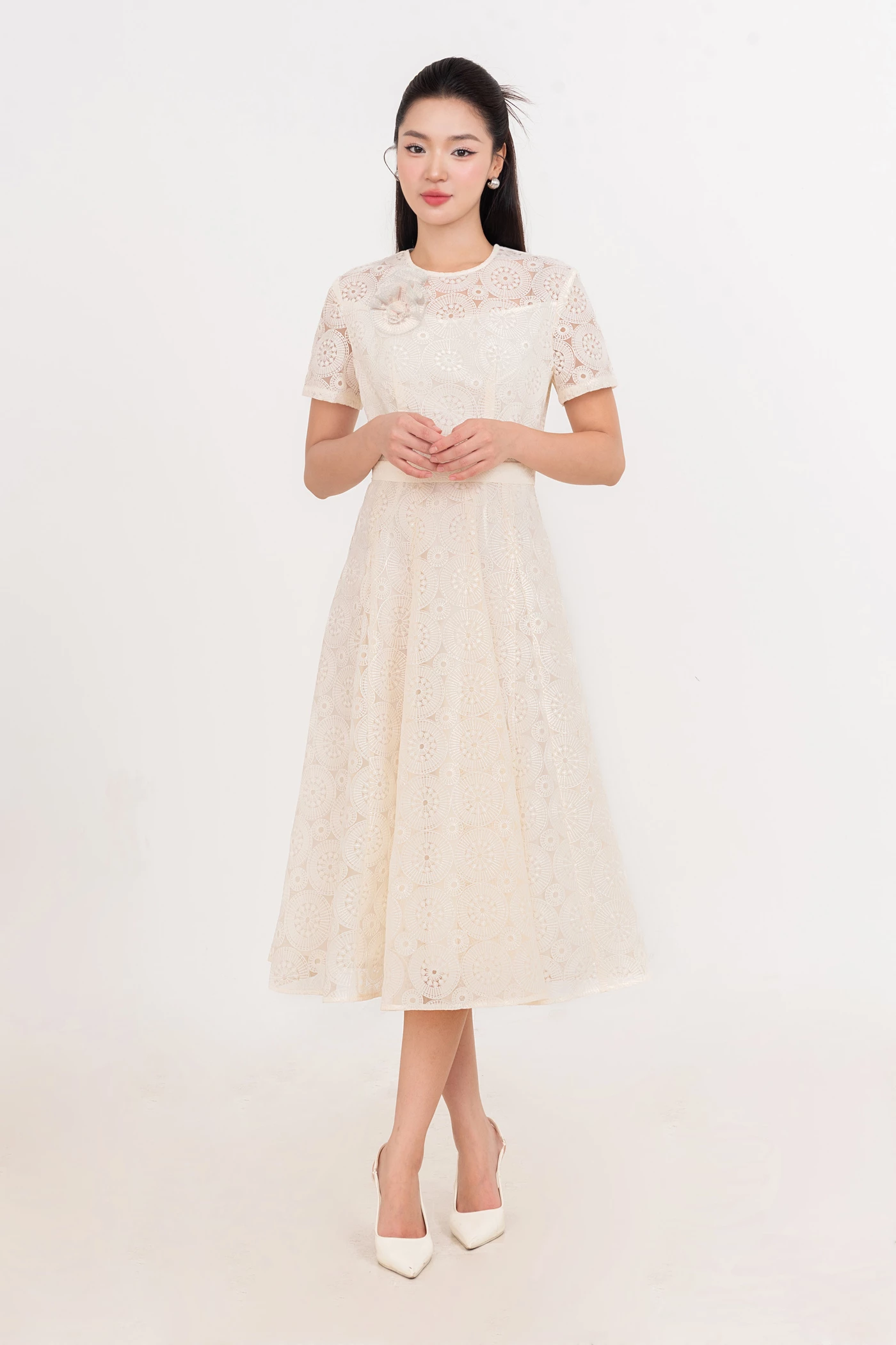 Ivory Lace Dress - Đầm ren đính hoa