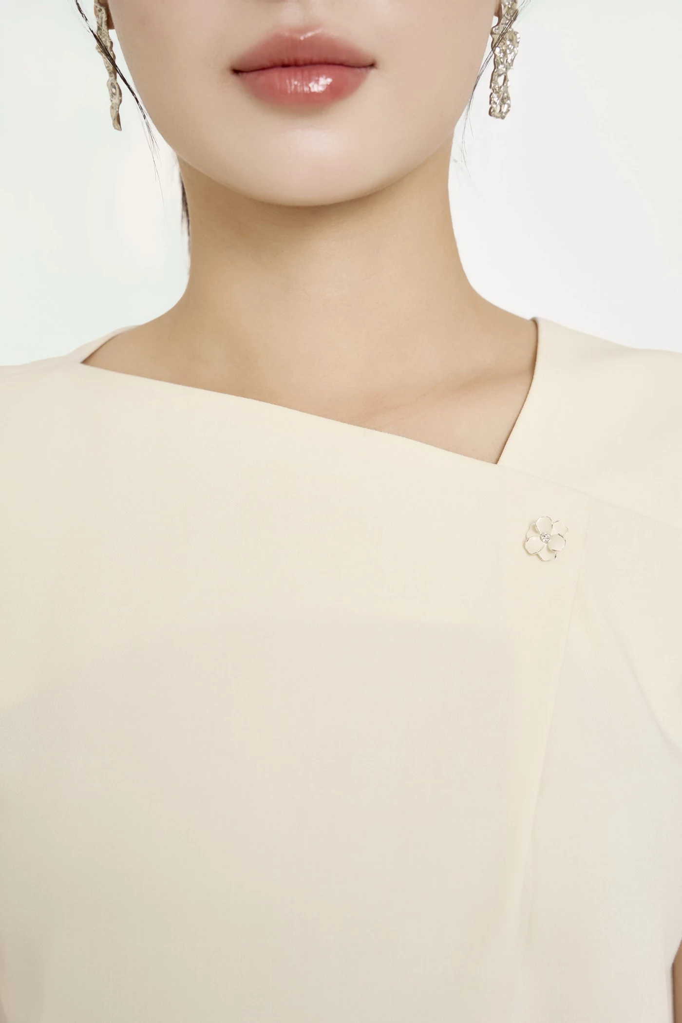 Sleeveless Blouse - Áo kiểu Tuytsi