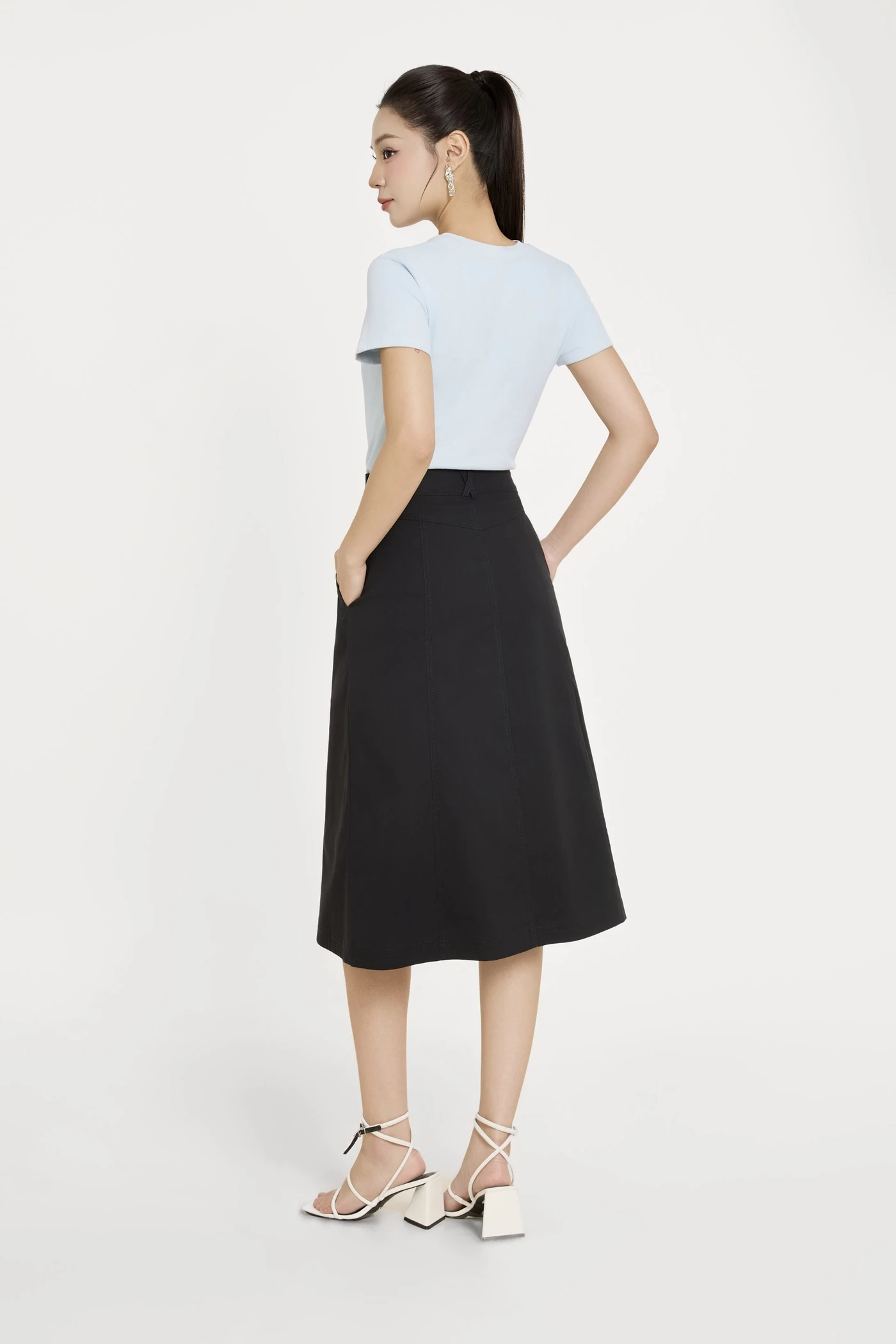 Blossom Accent Tee - Áo thun nữ