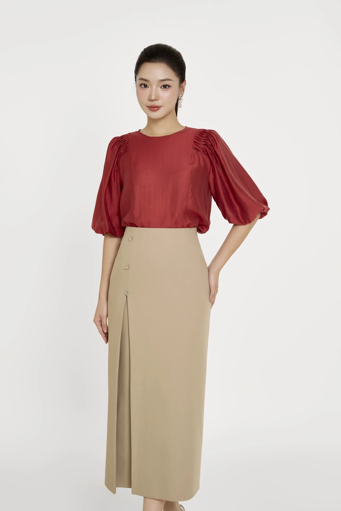 Elegant Silk Blouse - Áo sơ mi tay lỡ