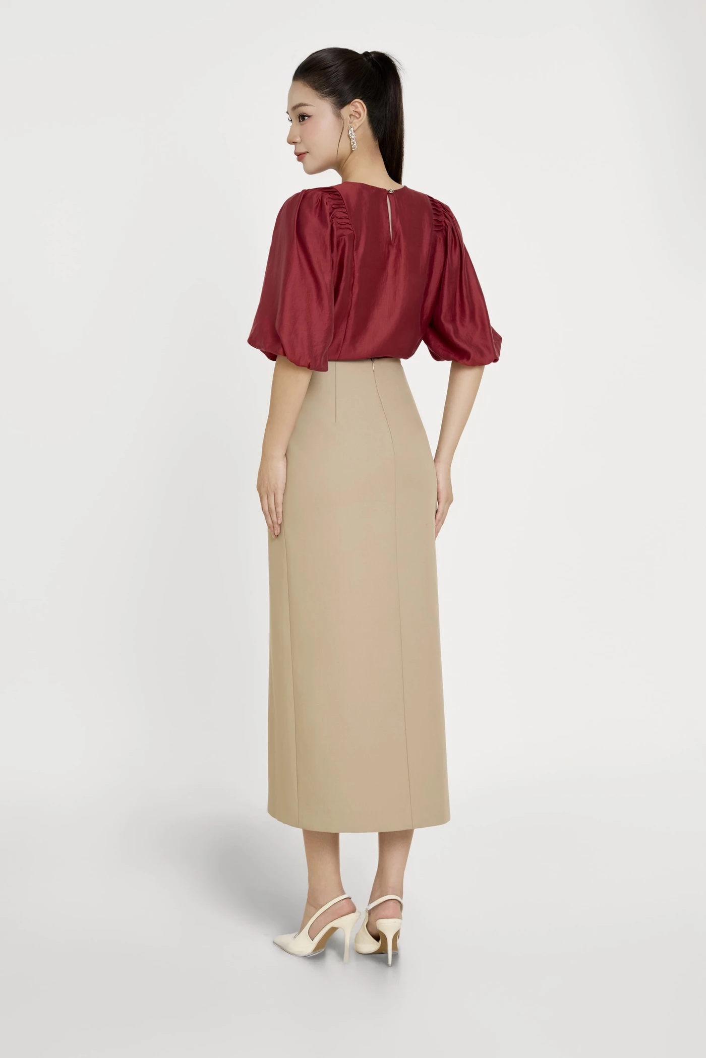 Elegant Silk Blouse - Áo sơ mi tay lỡ