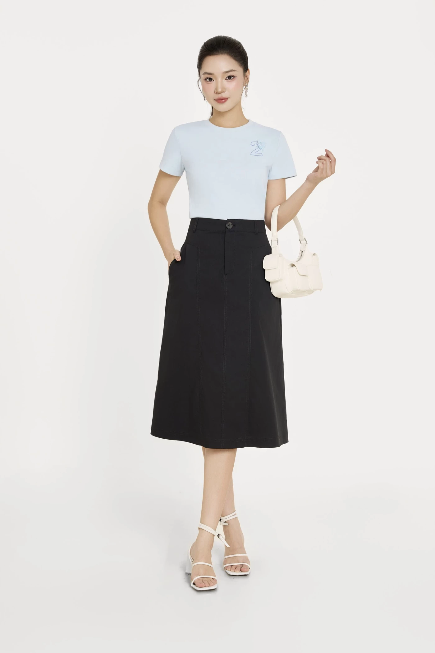 Blossom Accent Tee - Áo thun nữ