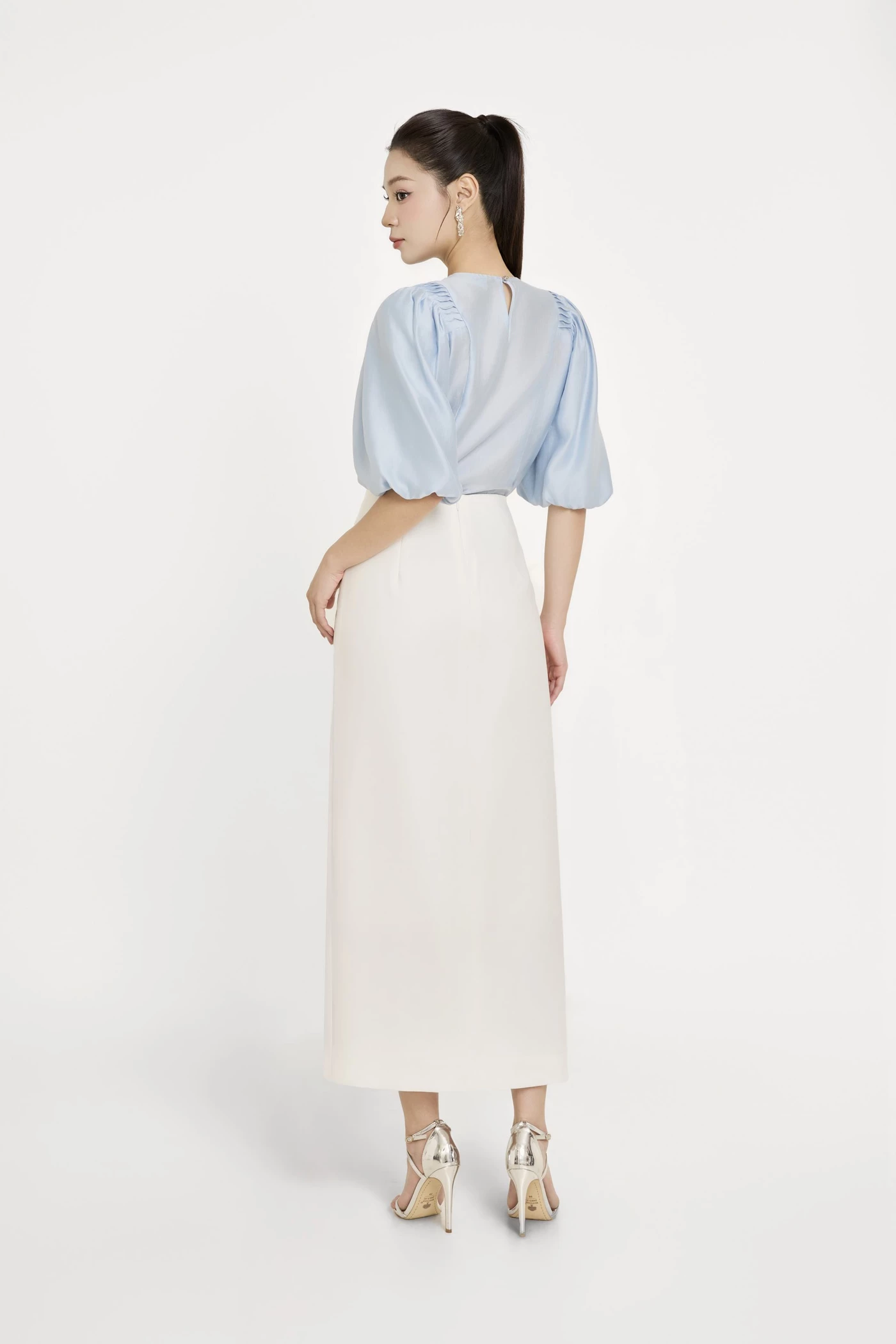 Elegant Silk Blouse - Áo sơ mi tay lỡ