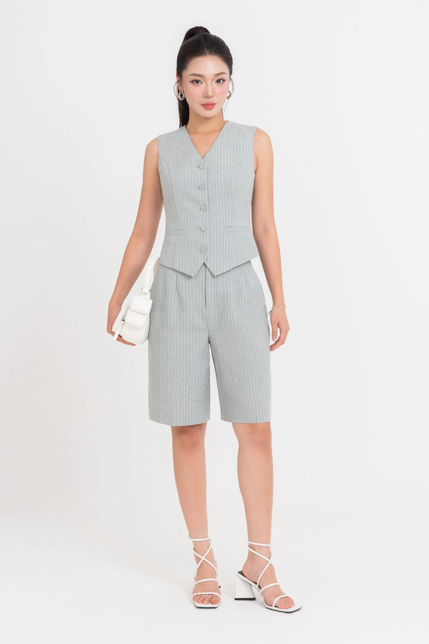 Urban Grace – Quần shorts lưng cao