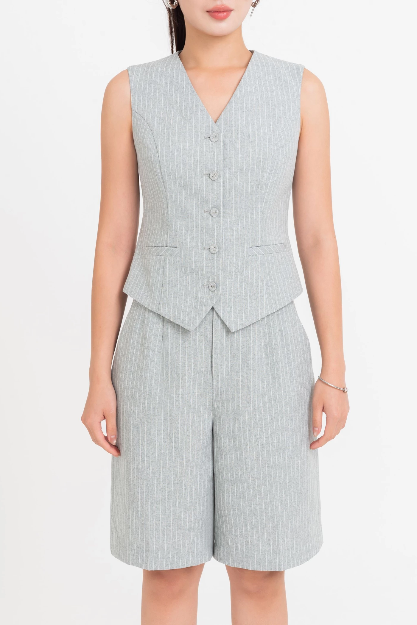 Urban Grace – Quần shorts lưng cao