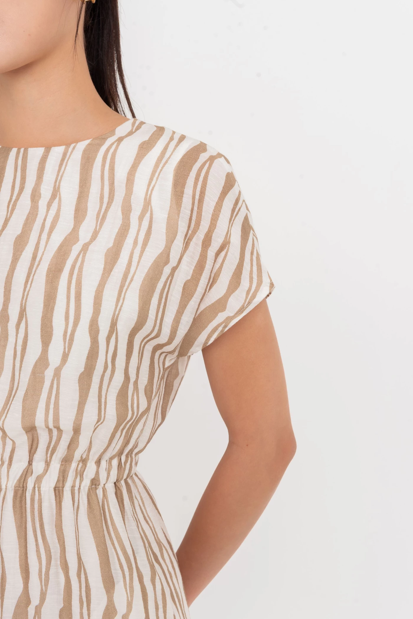 Pretty Flow Dress - Đầm lụa tay hến