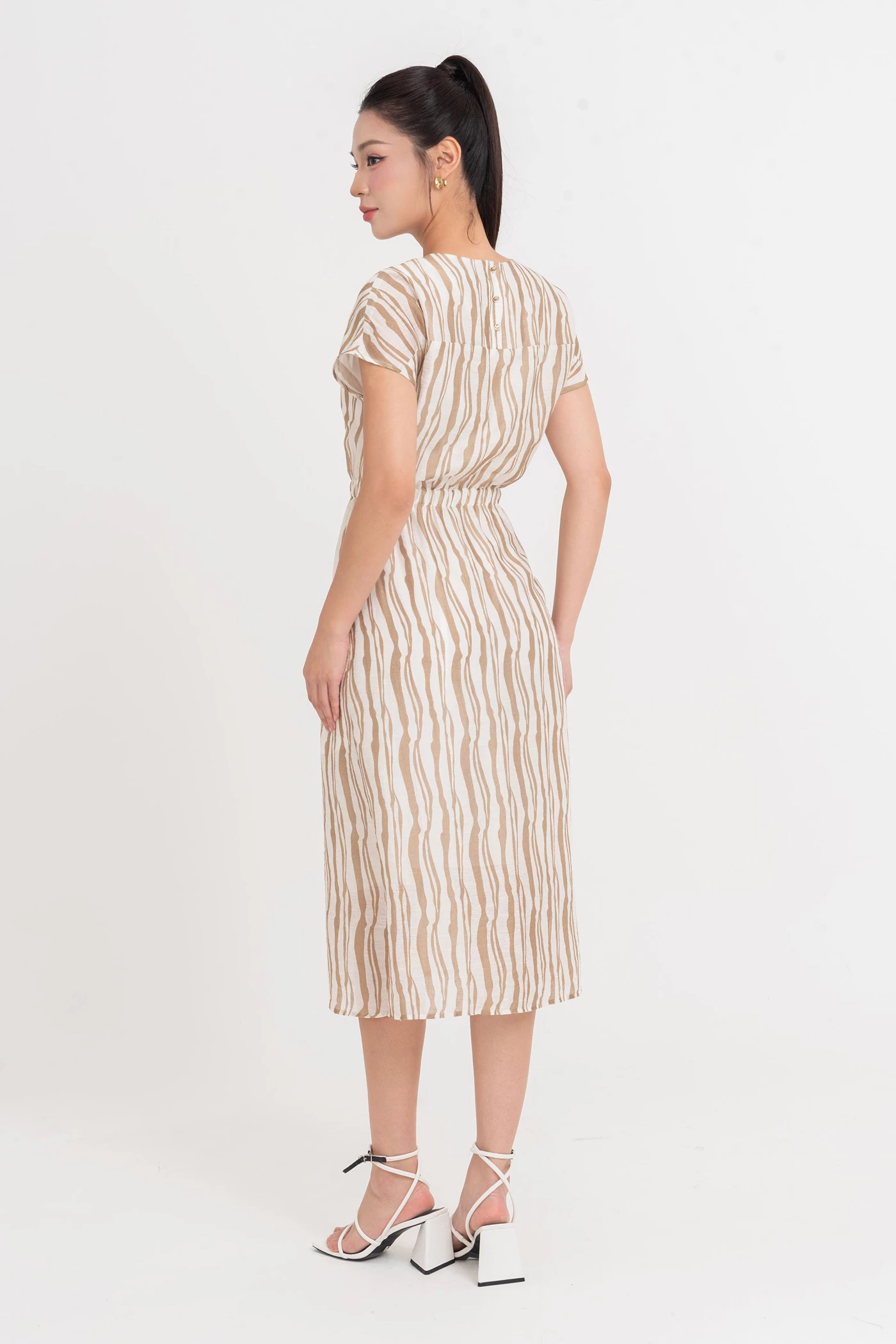Pretty Flow Dress - Đầm lụa tay hến