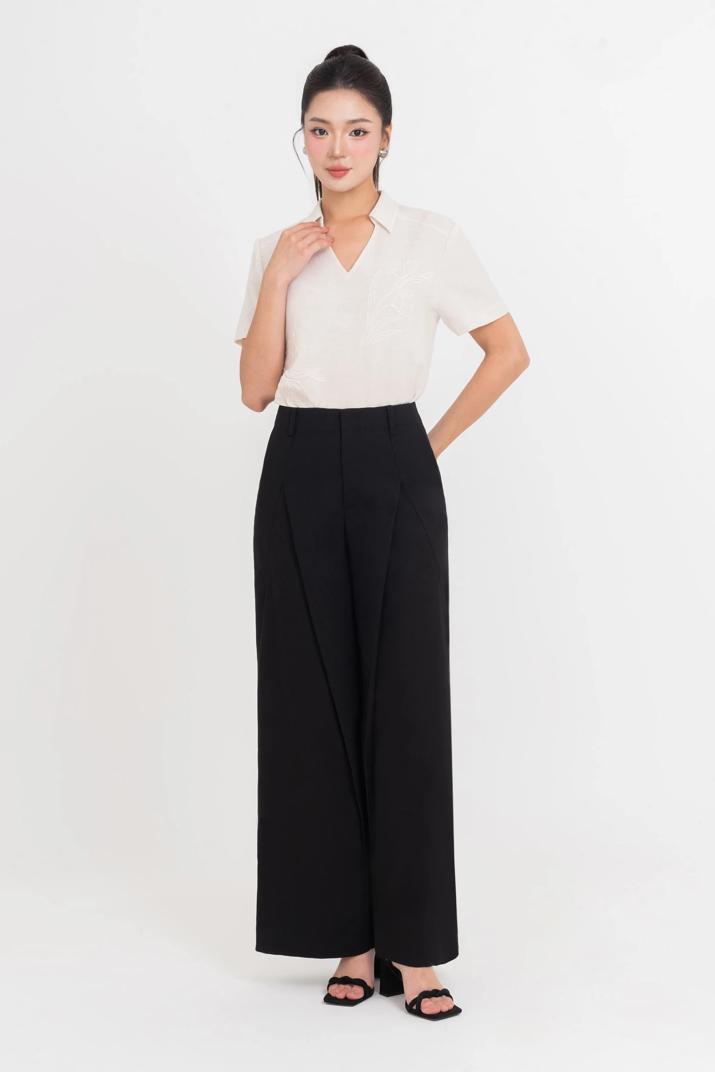 Linen Bloom Blouse – Áo sơ mi thêu hoa