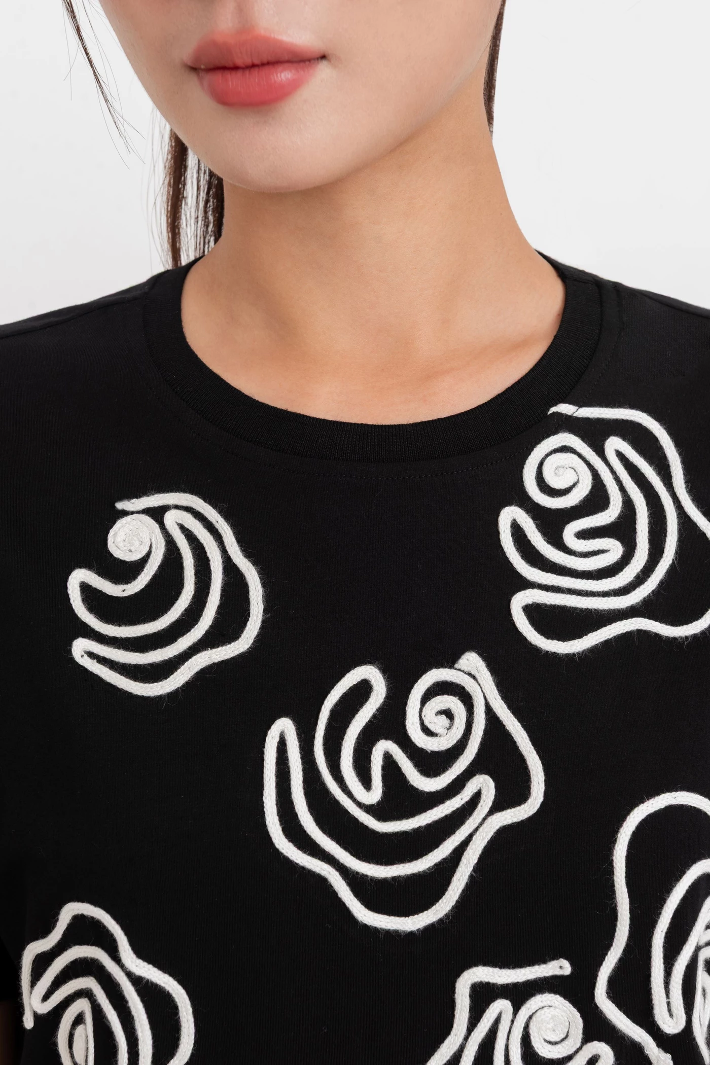 Rose Trace Tee – Áo thun họa tiết