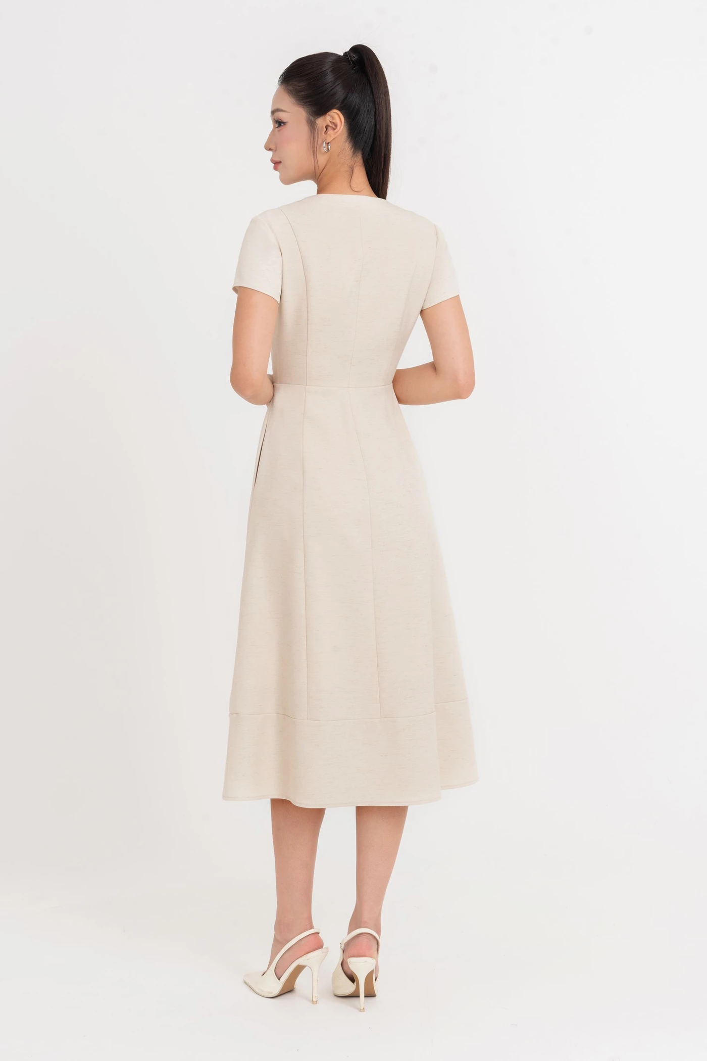 Luna IVY Dress – Đầm kem cổ mix khóa