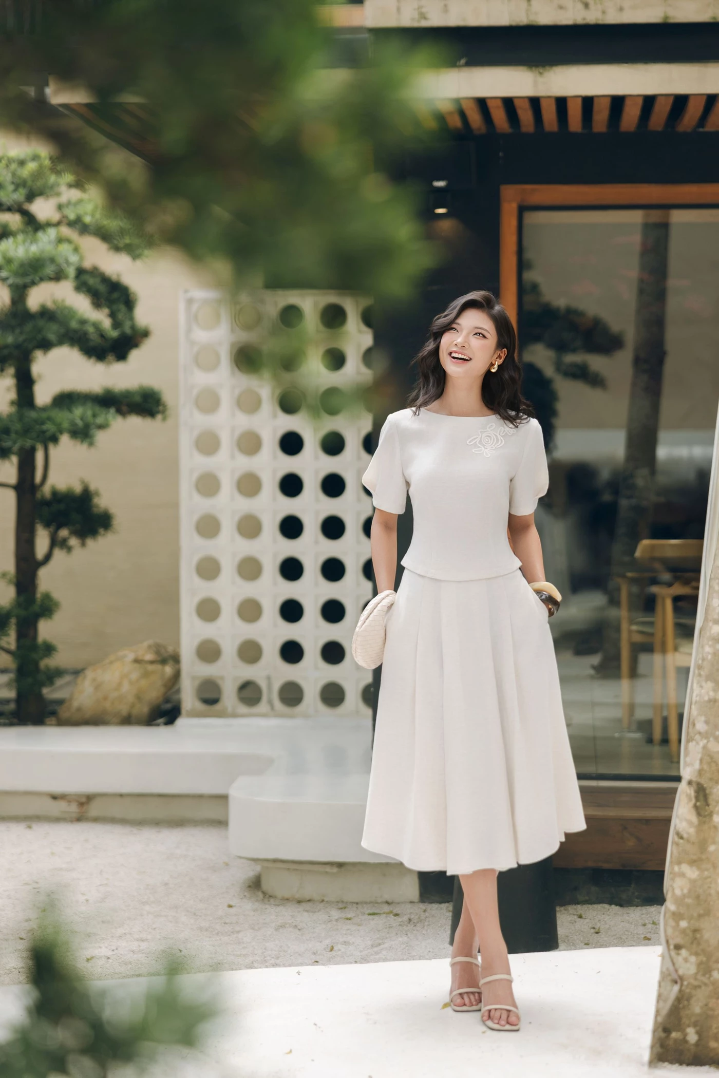 Floral Grace Top – Áo sơ mi thêu hoa