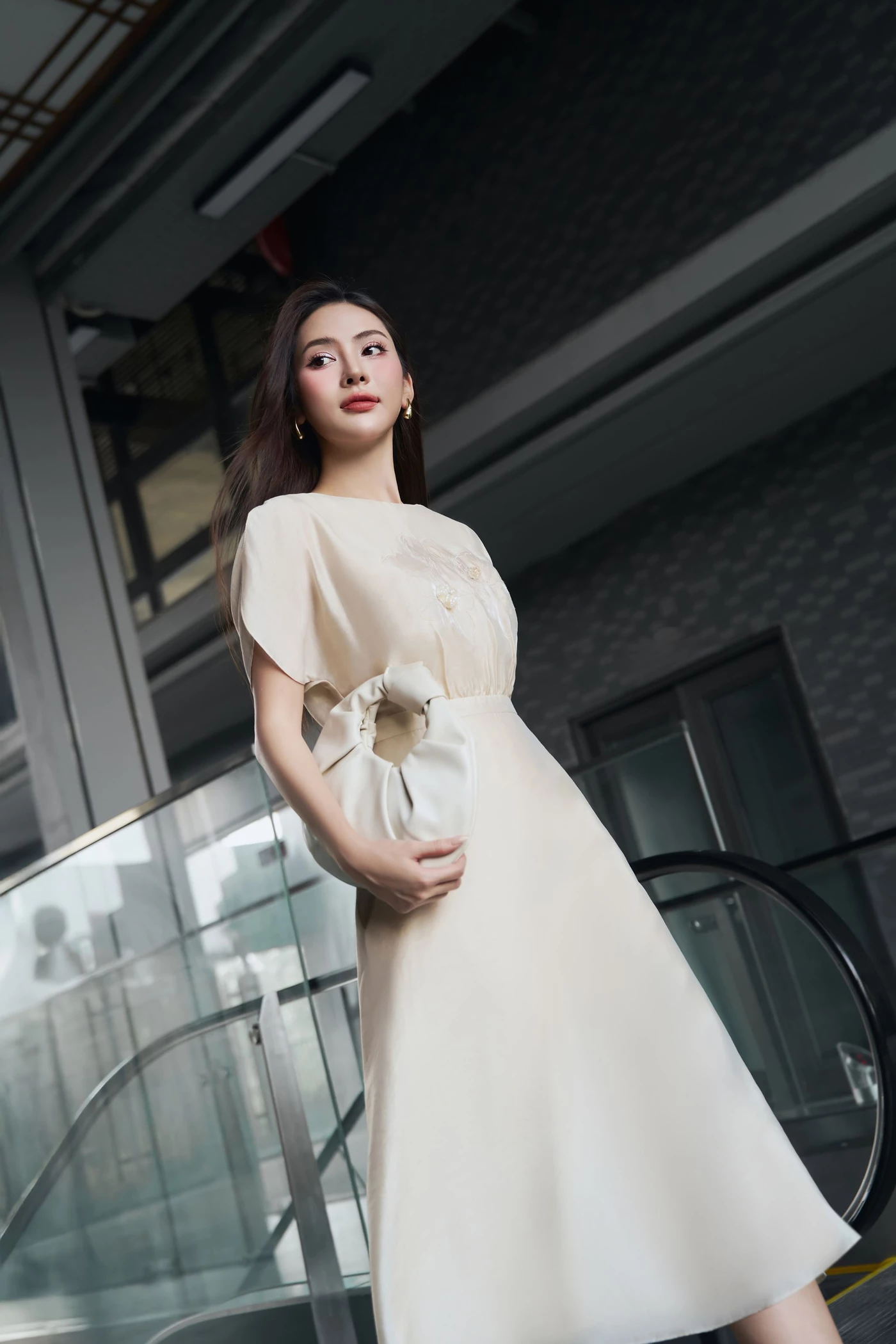 Đầm lụa hoa tay liền
