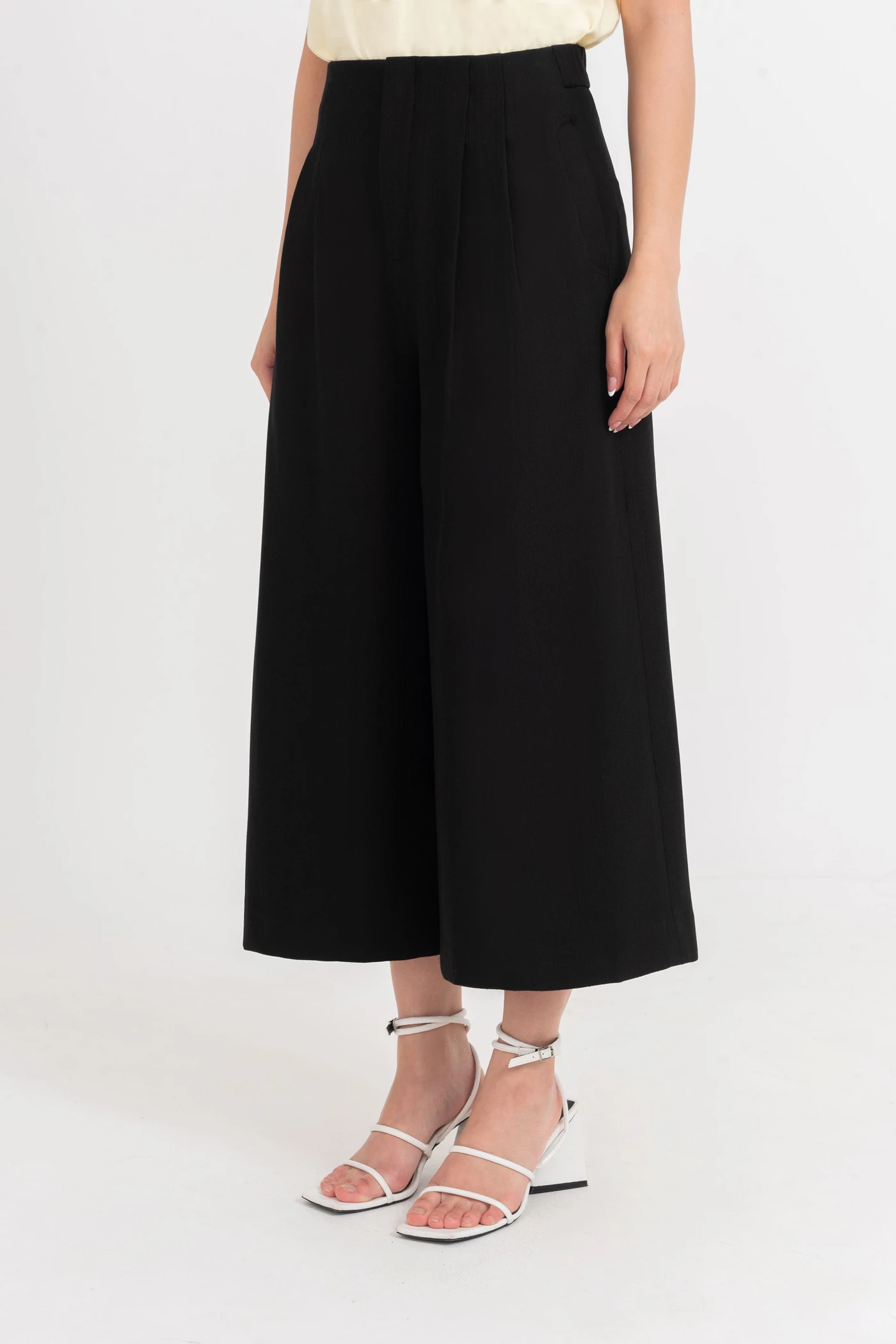 Wide Leg Culottes - Quần lửng Tuytsi