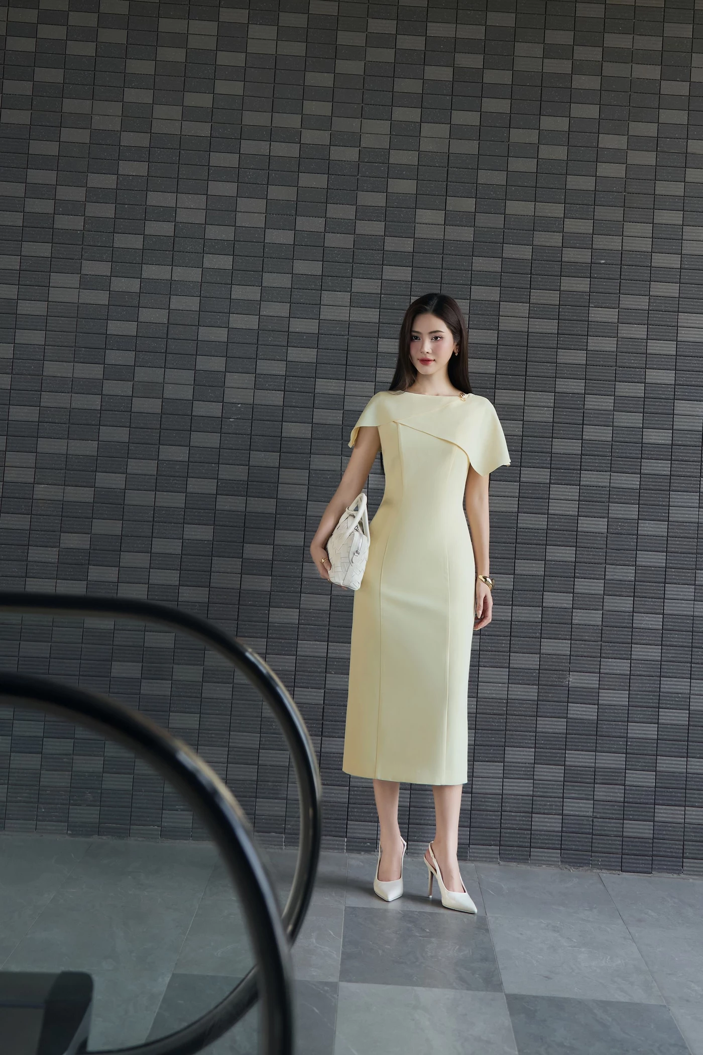 Shoulder Midi - Đầm ôm Tuytsi