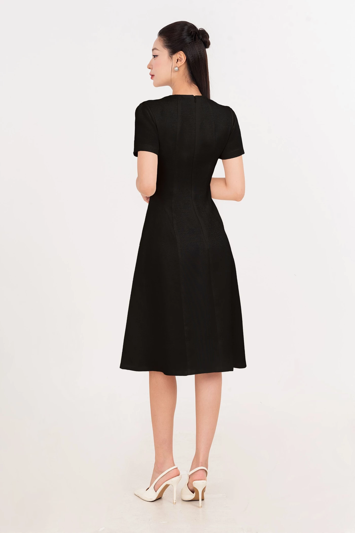 Flower Accent Dress - Đầm xòe Oganza