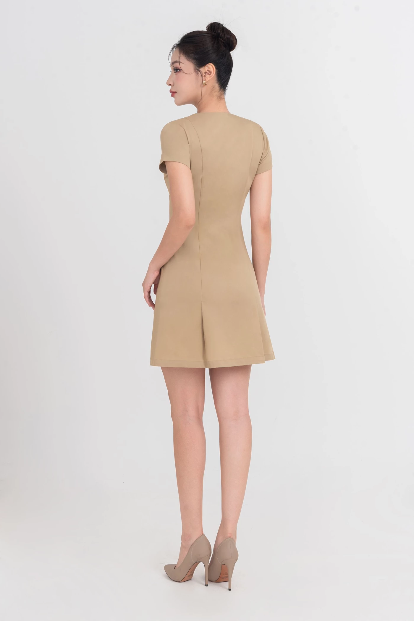 Đầm Khaki cổ kiểu