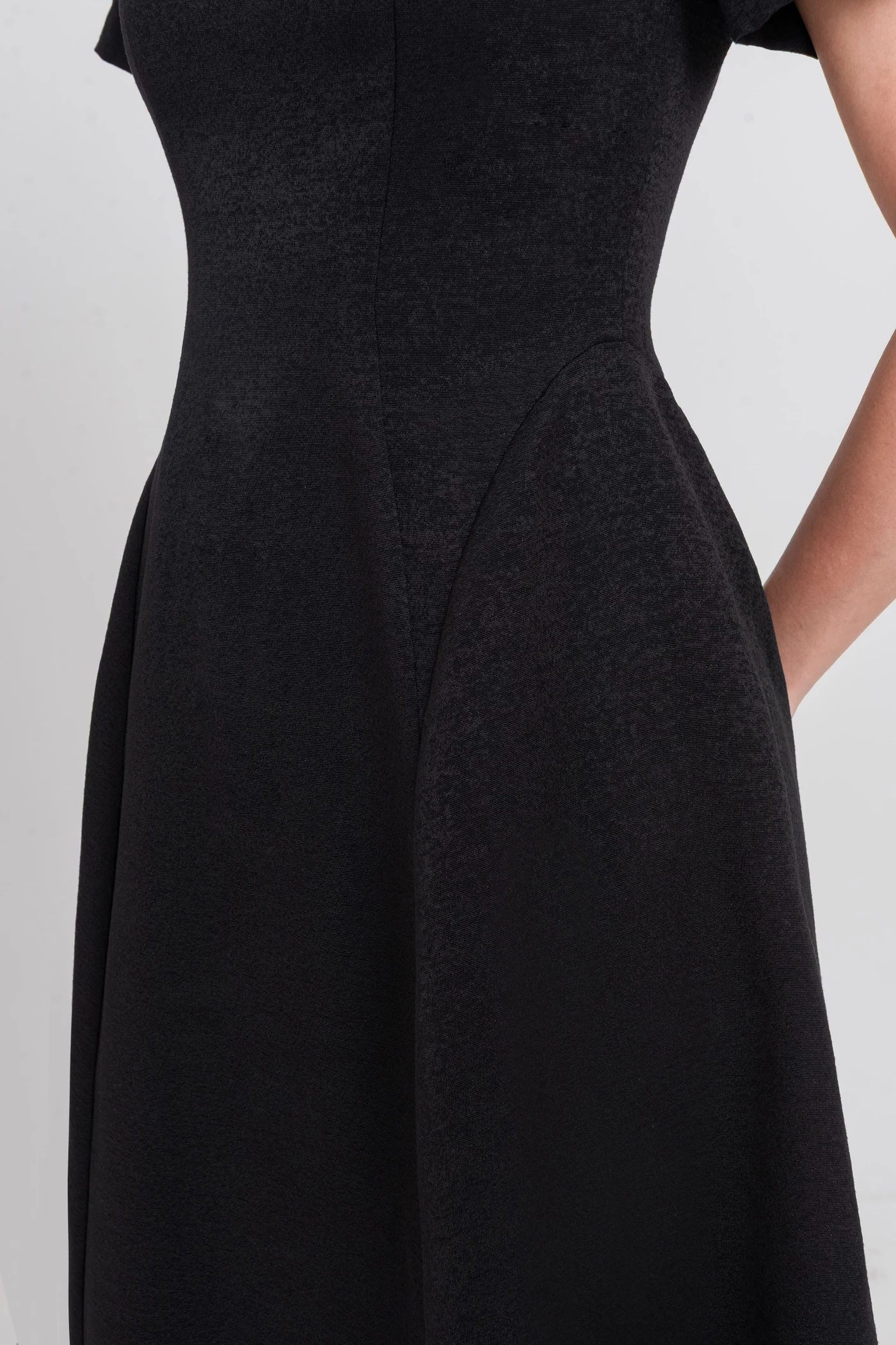 Flower Accent Dress - Đầm xòe Oganza