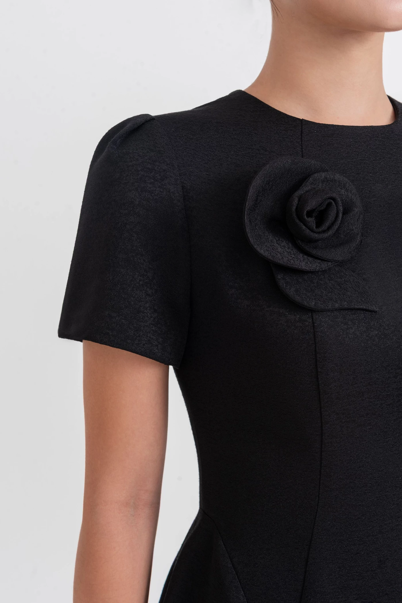 Flower Accent Dress - Đầm xòe Oganza