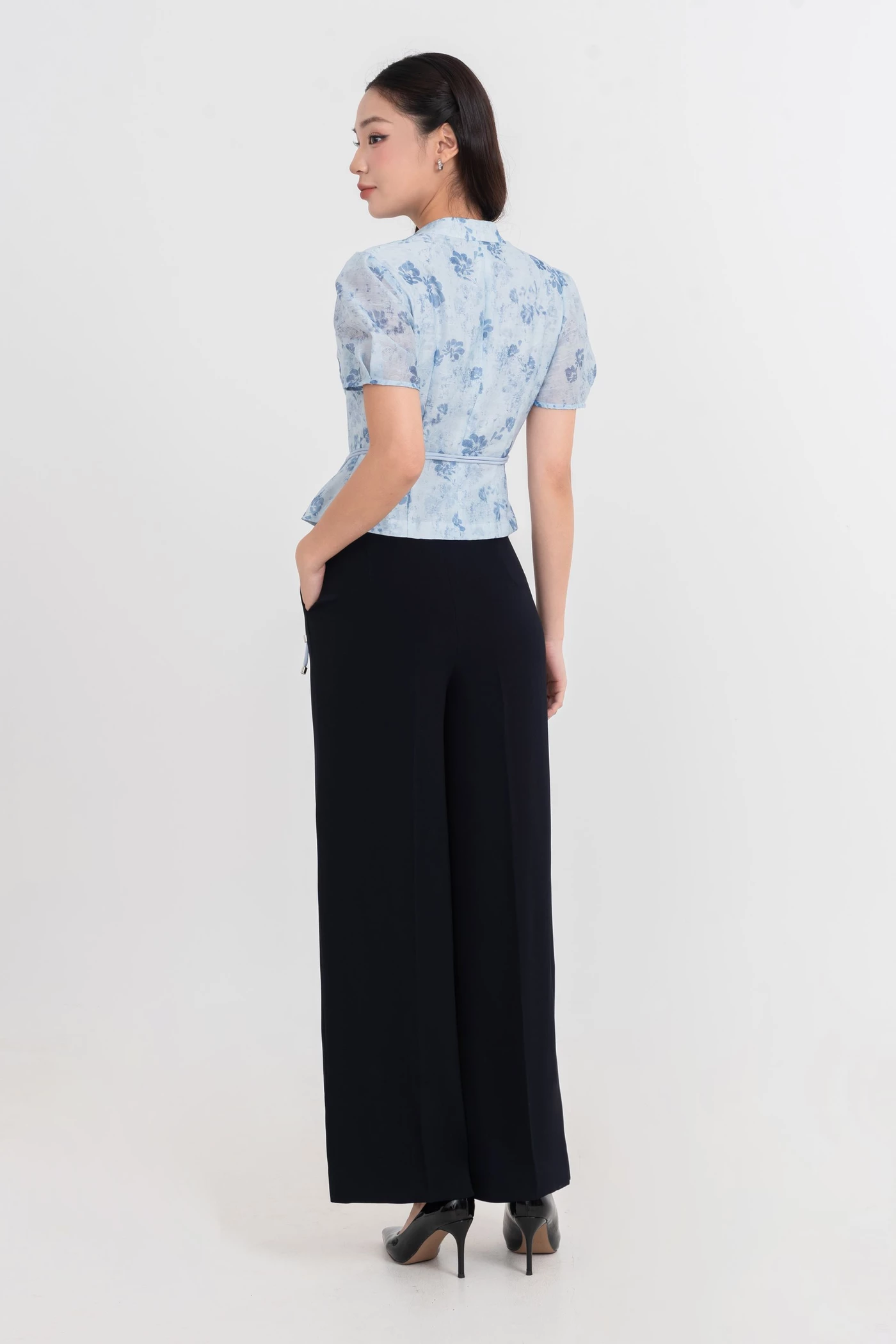 Áo blouse hoa xanh cổ V