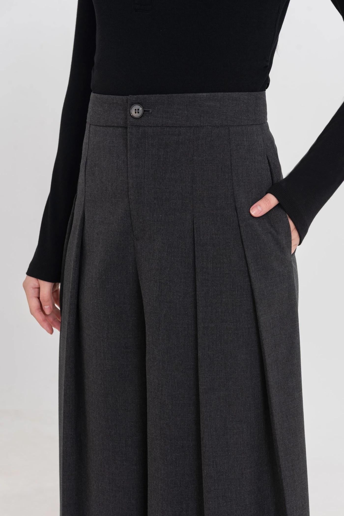 Quần suông xếp ly Urban Classic