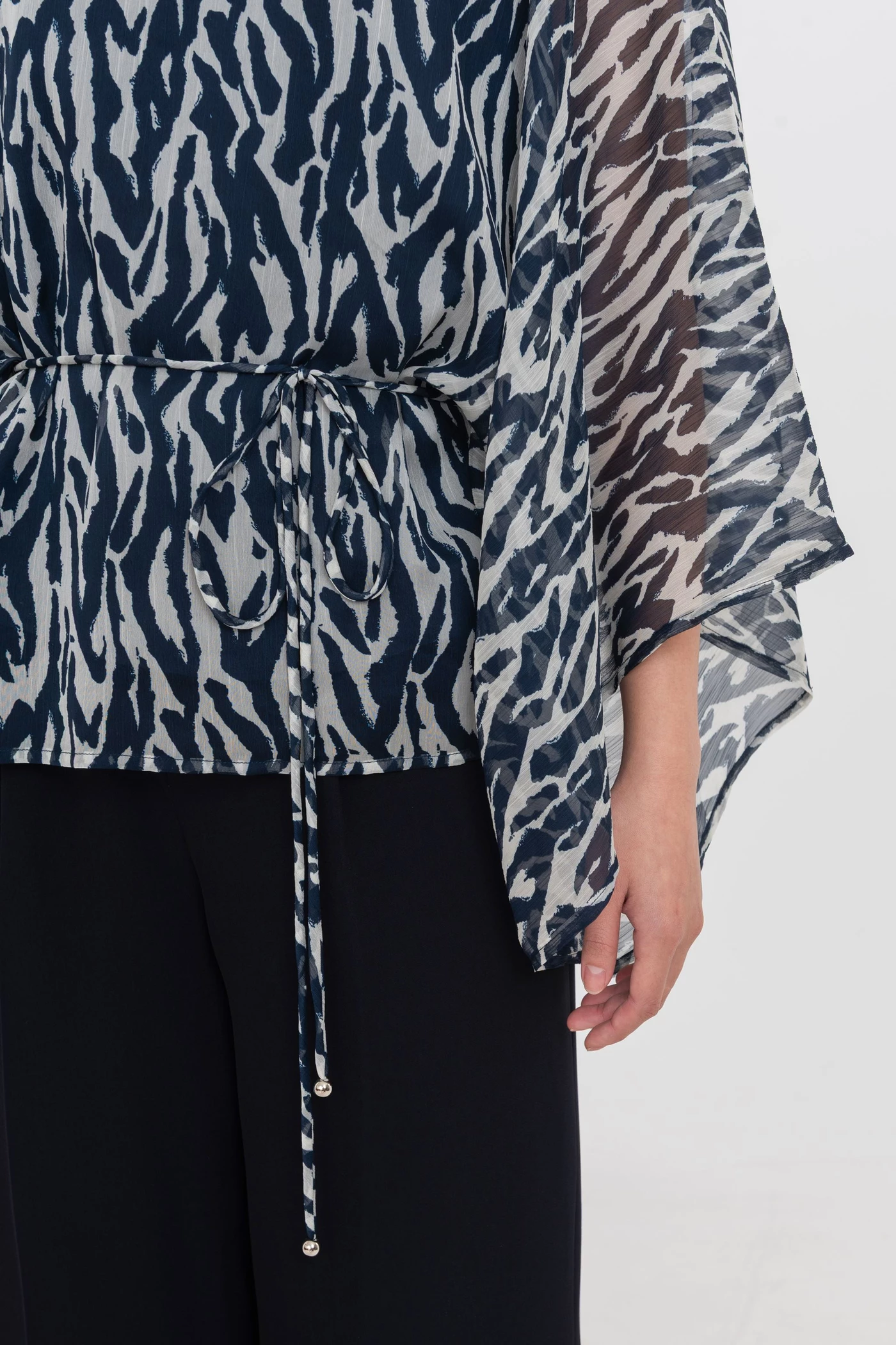 Áo kiểu họa tiết Print Cape