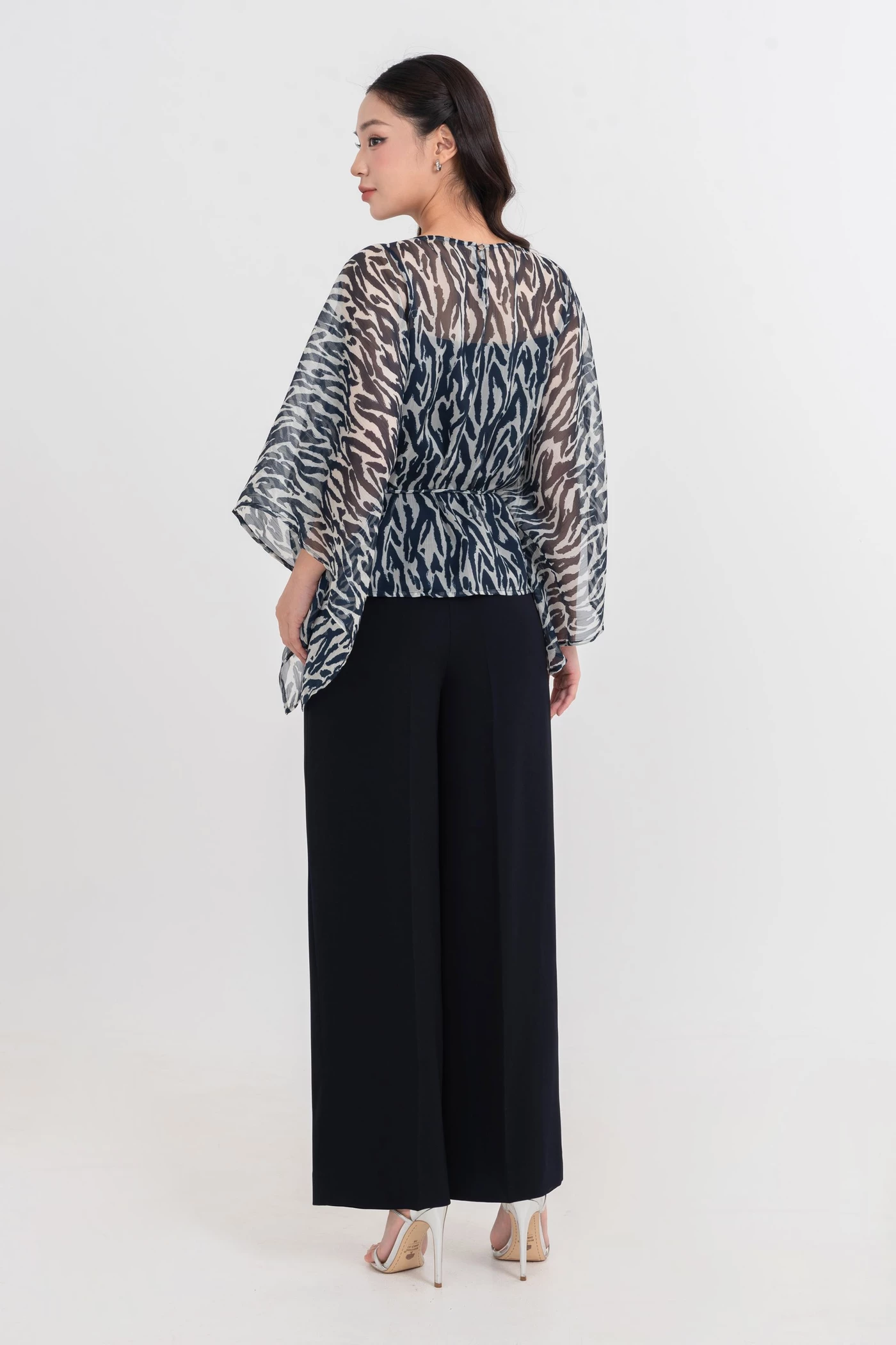 Áo kiểu họa tiết Print Cape