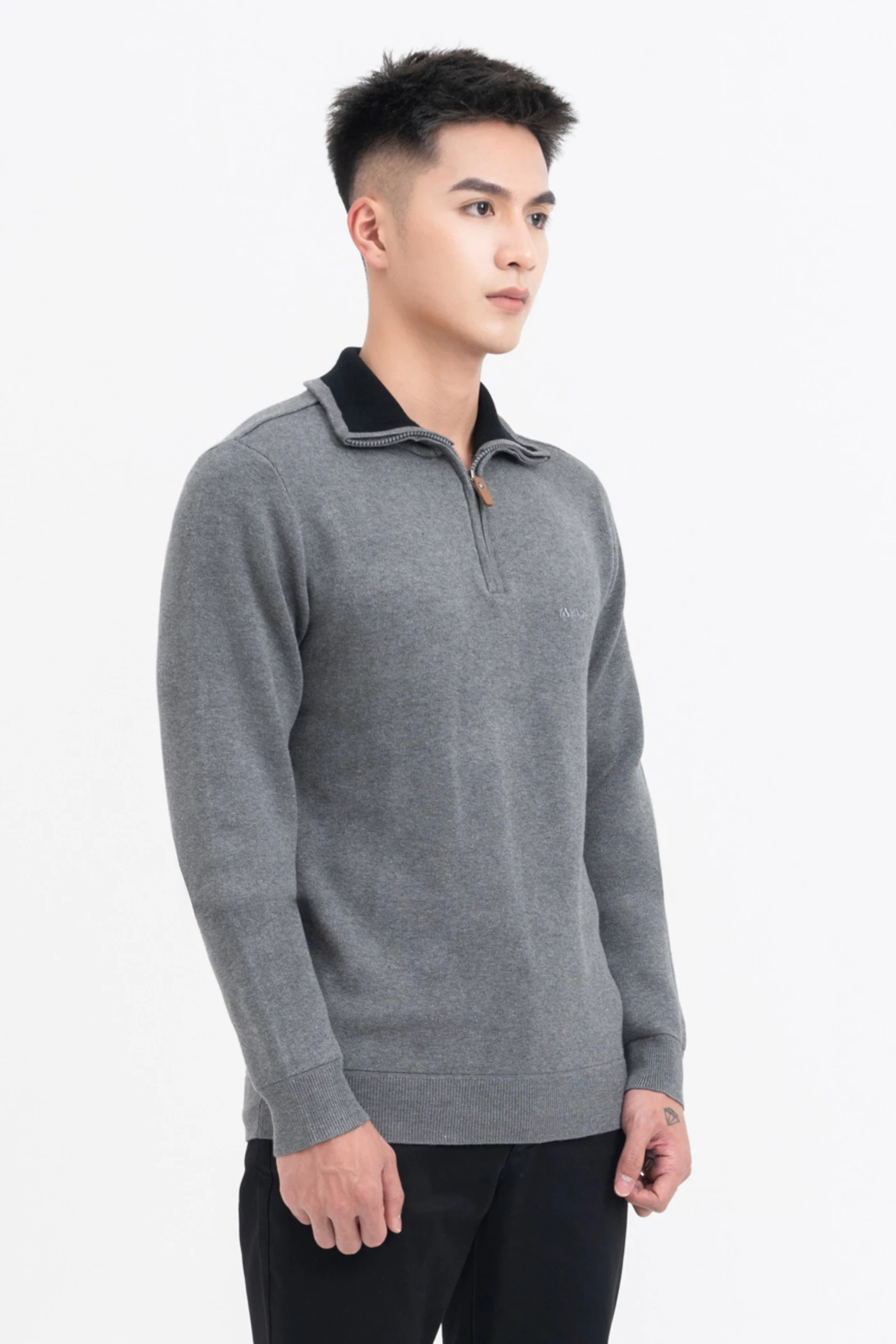 Áo len cổ cao kéo khóa