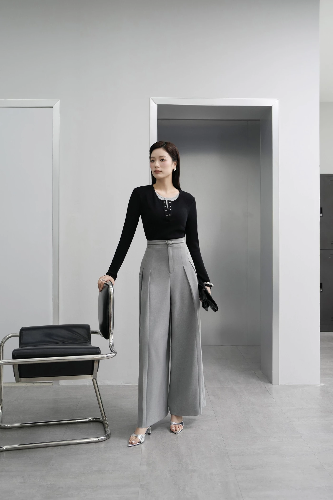 Quần suông xếp ly Urban Classic