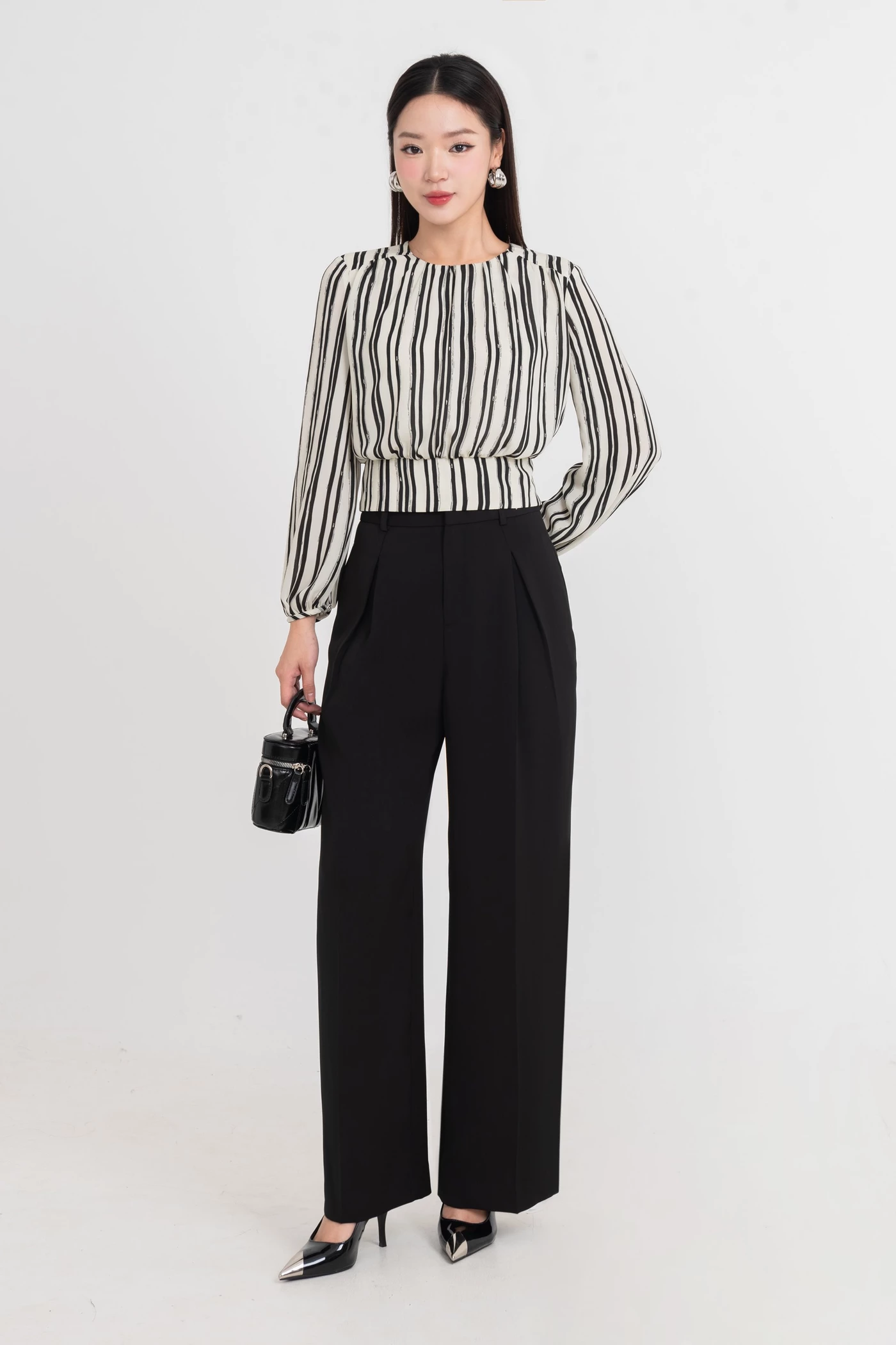 Áo blouse kẻ họa tiết