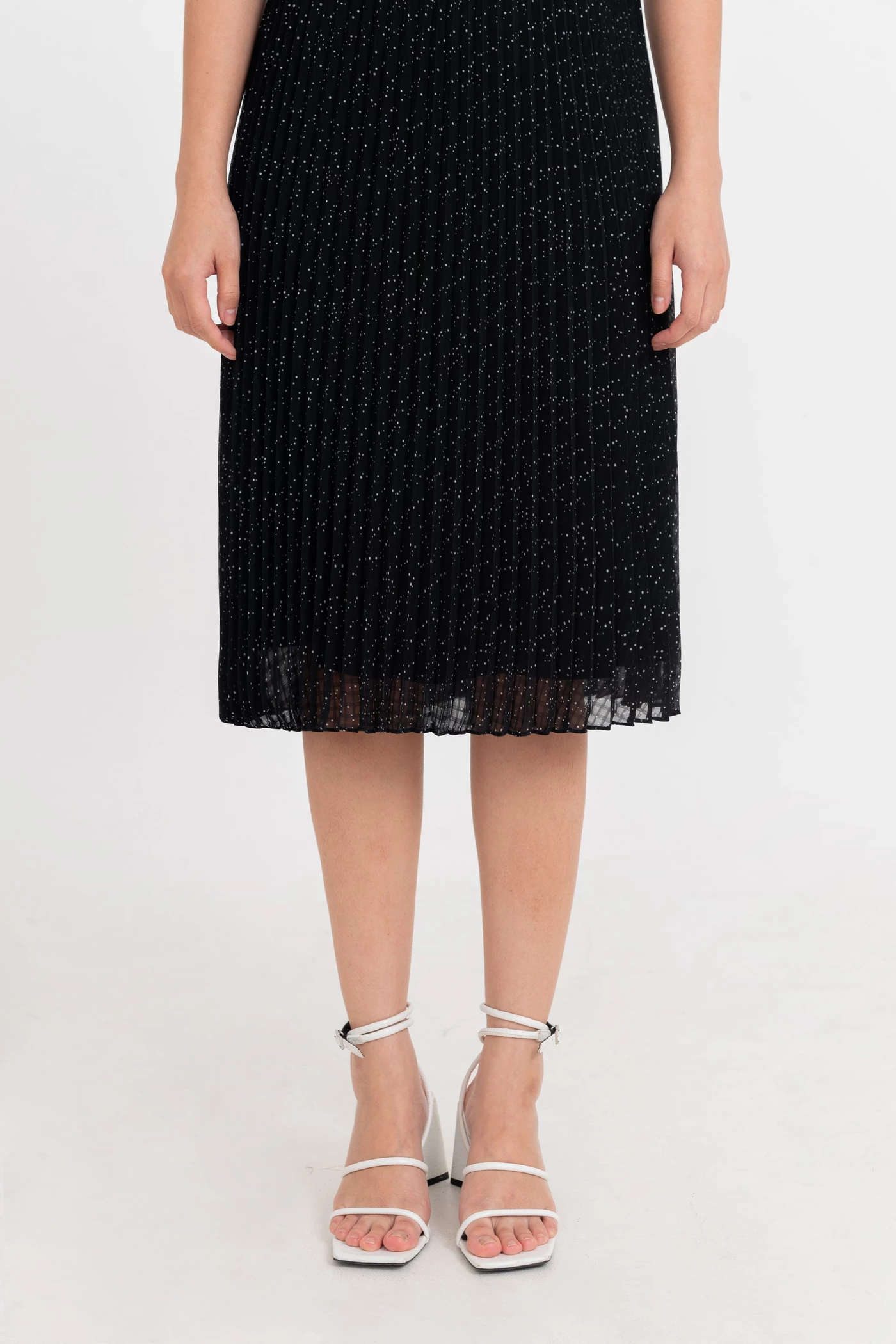 Đầm chấm bi Clara Pleated