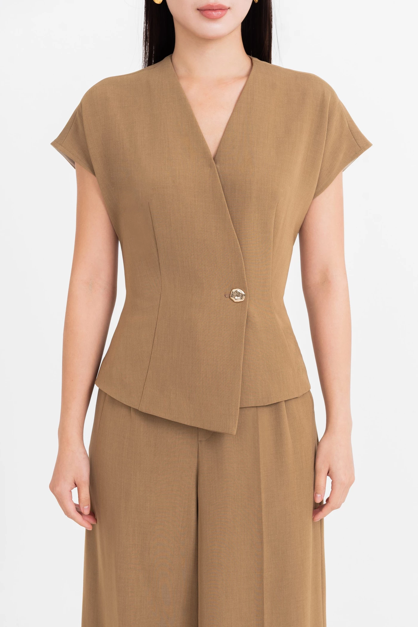 Áo kiểu cổ V Subtle