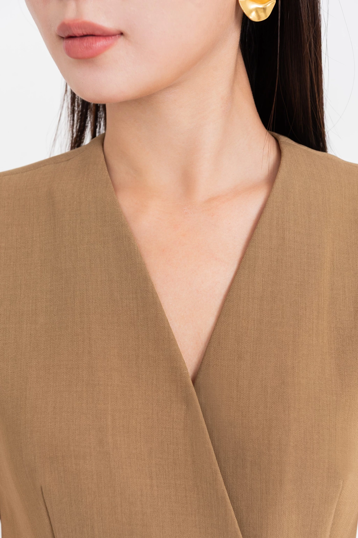 Áo kiểu cổ V Subtle