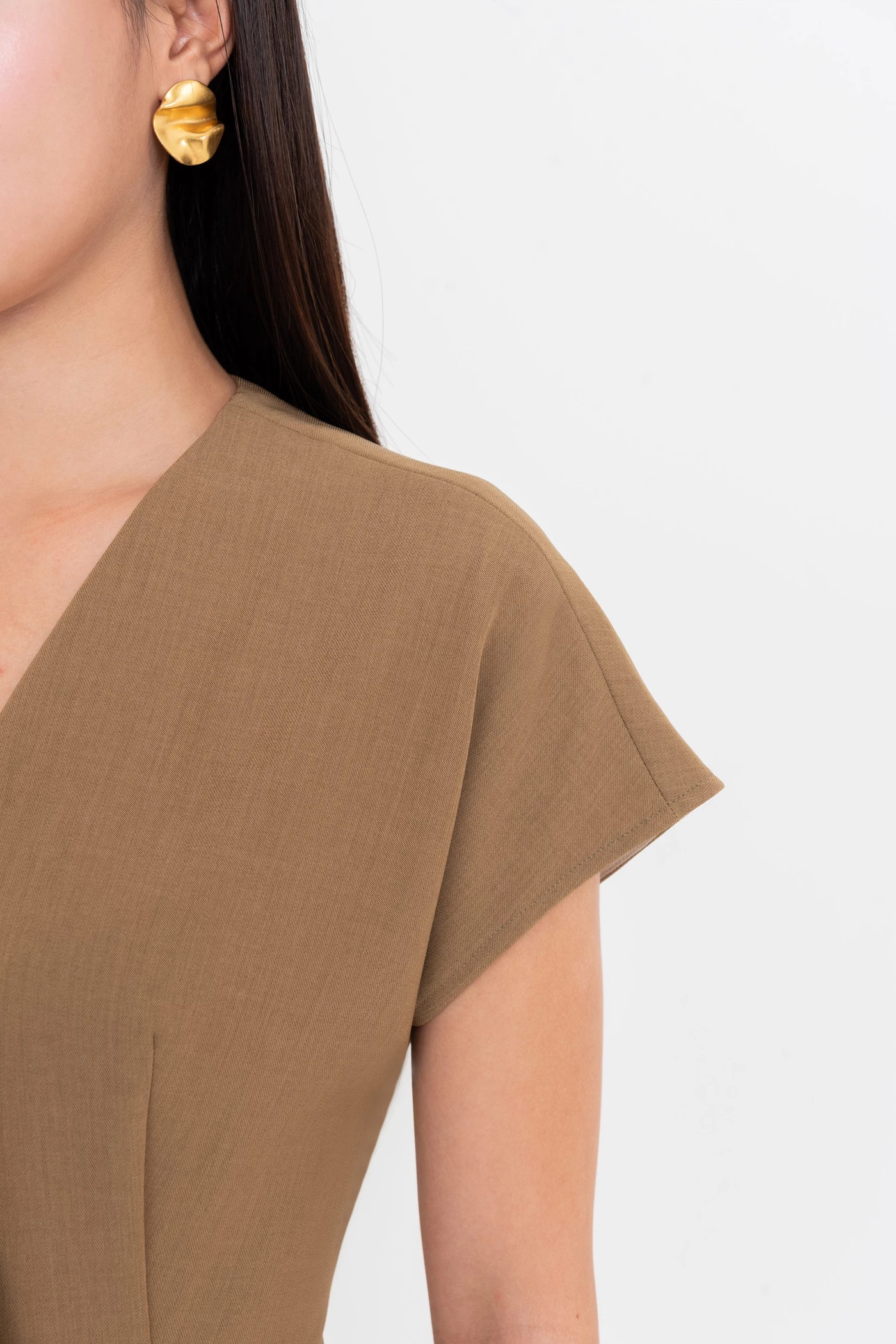 Áo kiểu cổ V Subtle