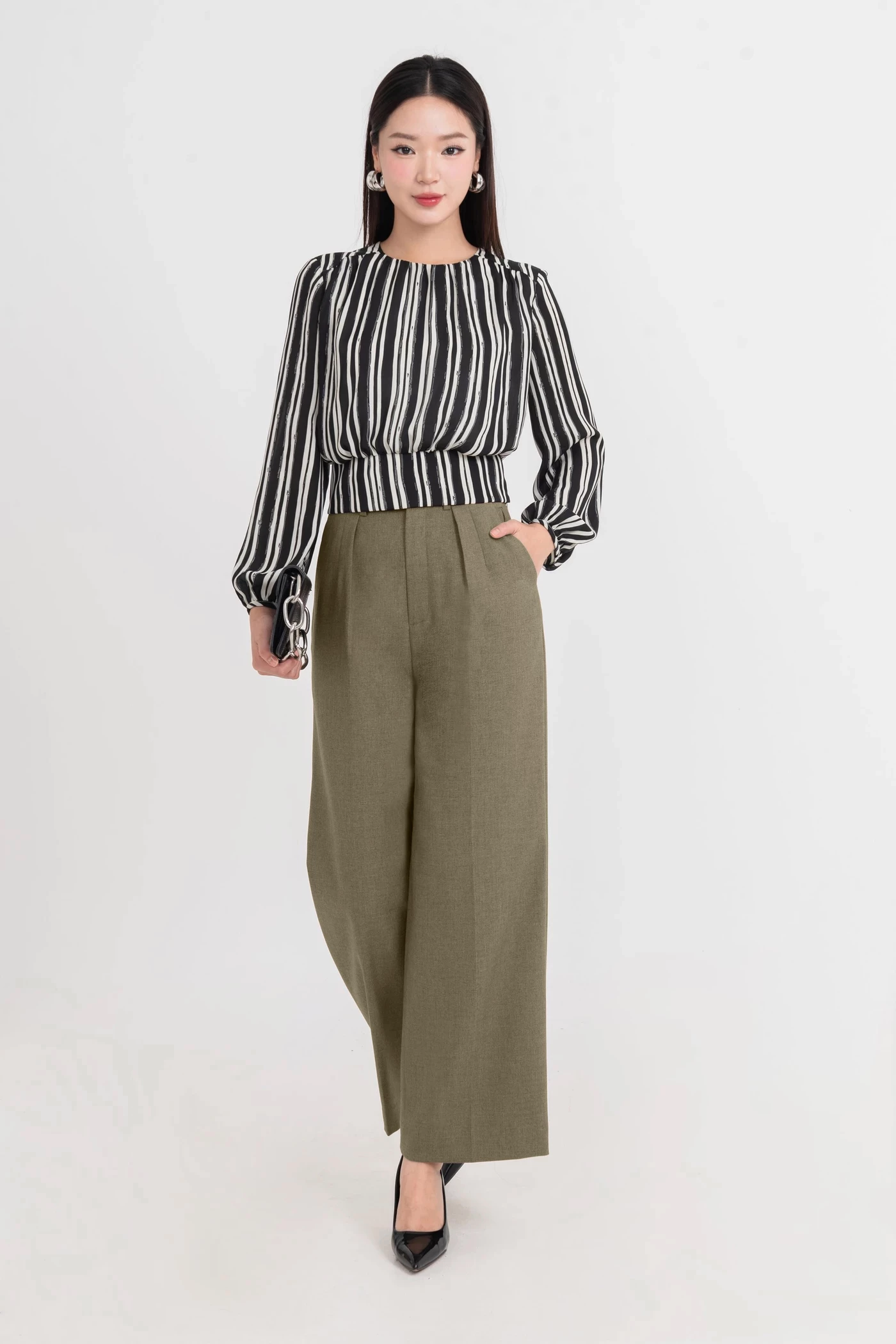 Áo blouse kẻ họa tiết