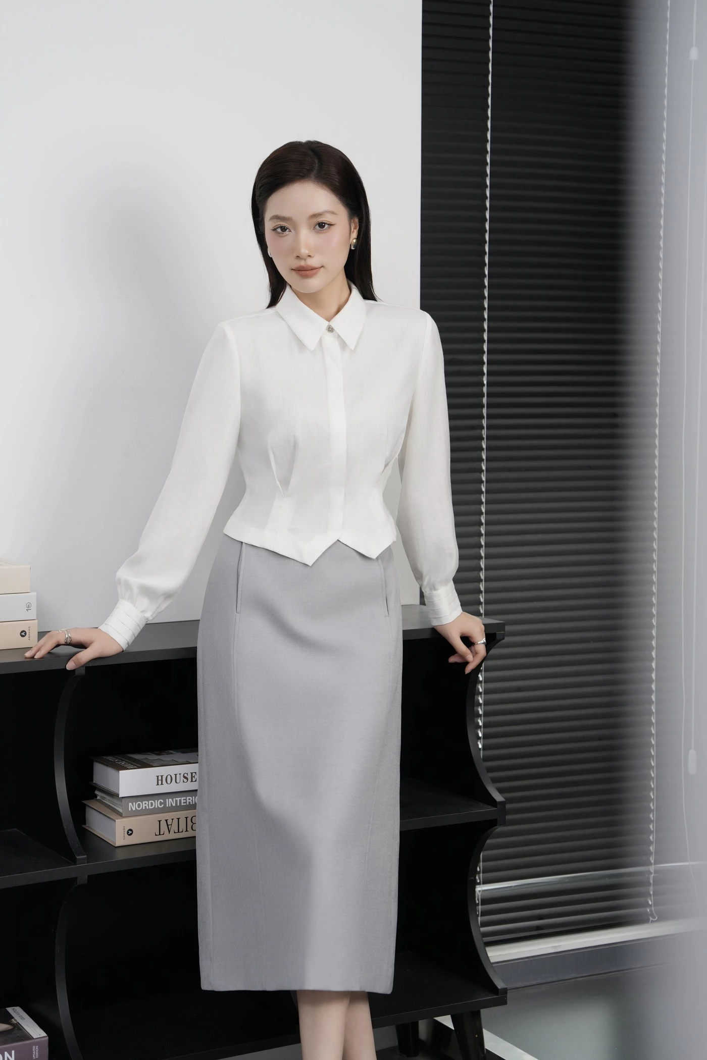 Áo sơ mi Tuytsi dáng ngắn