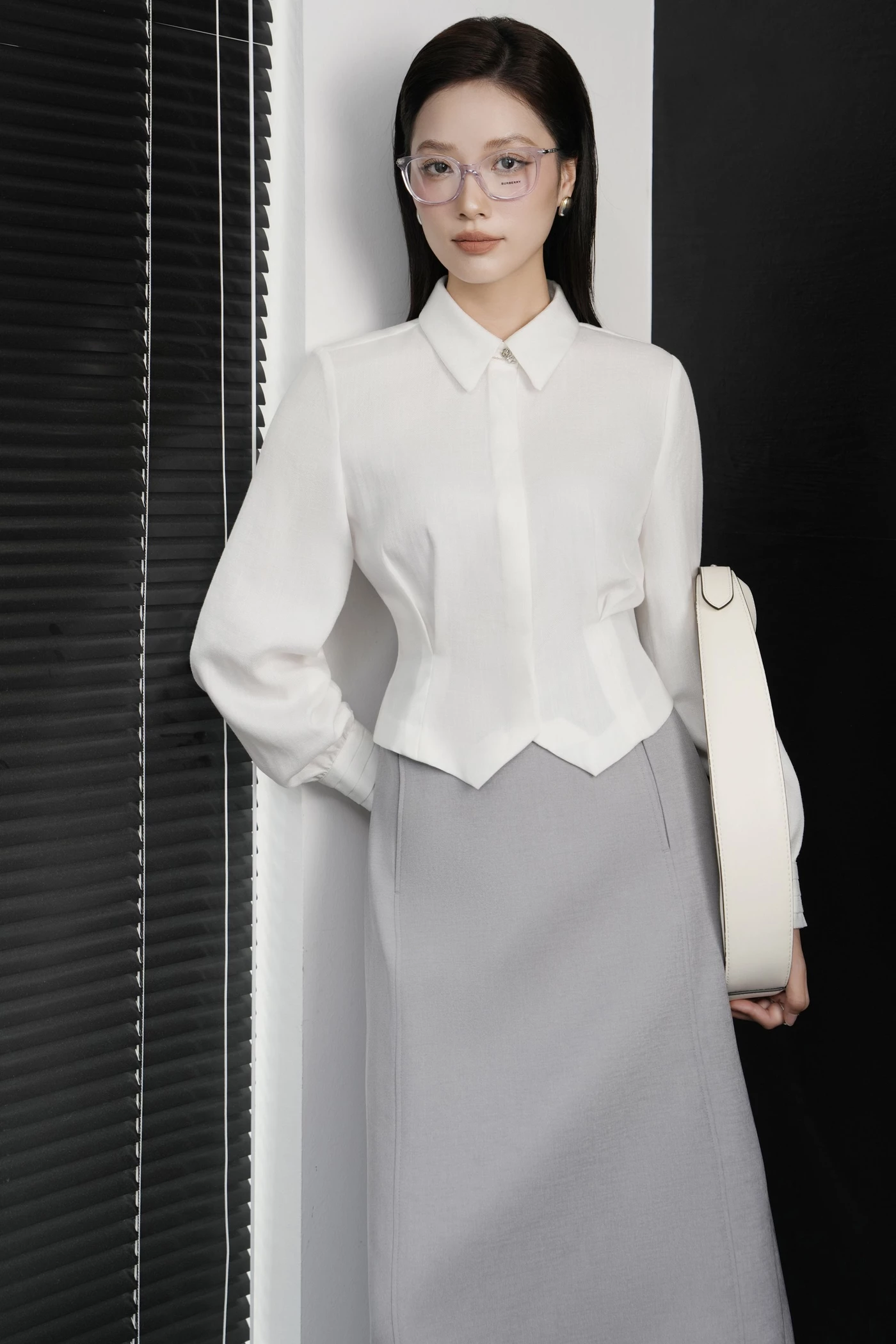 Áo sơ mi Tuytsi dáng ngắn