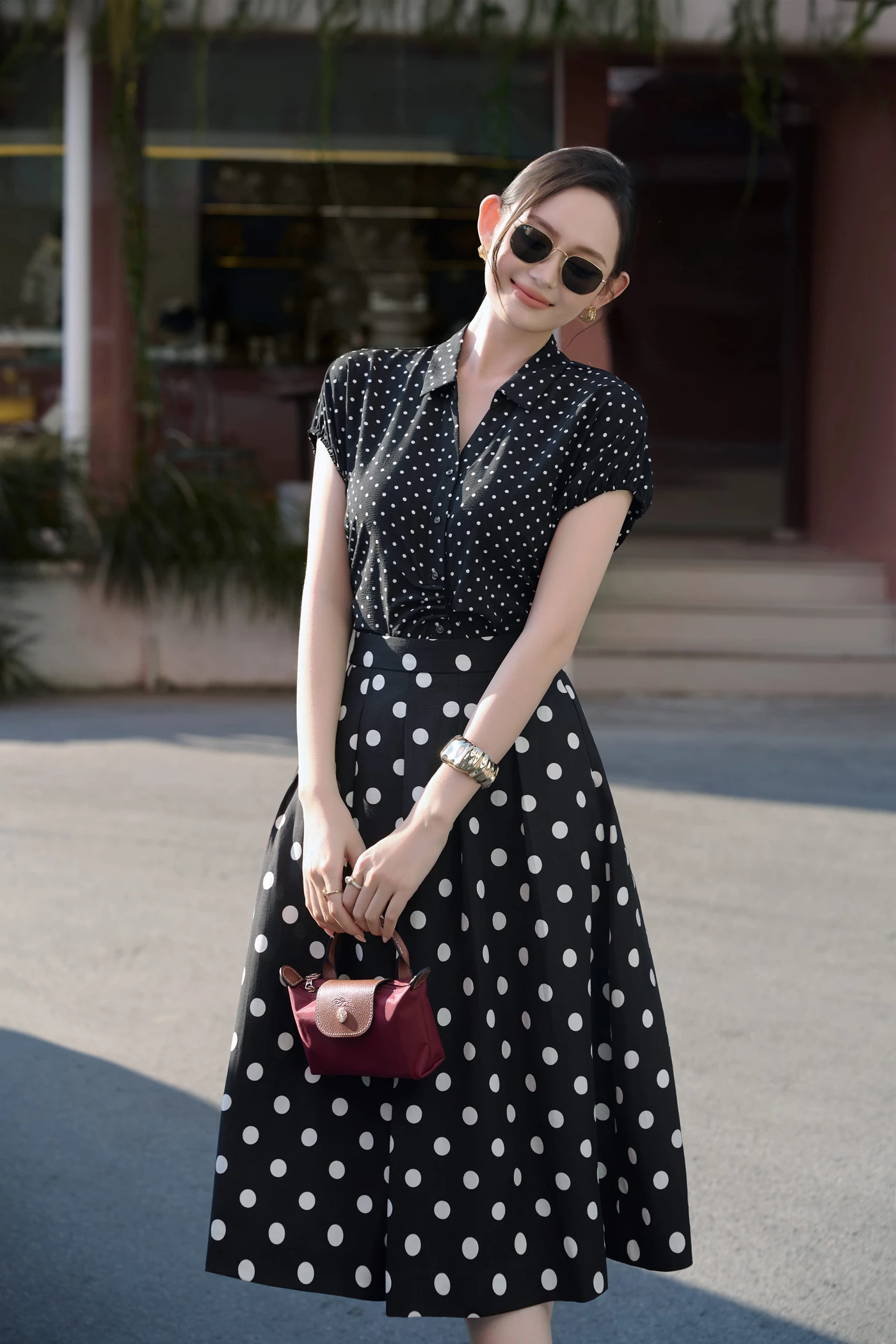 Áo sơ mi chấm bi cổ đức