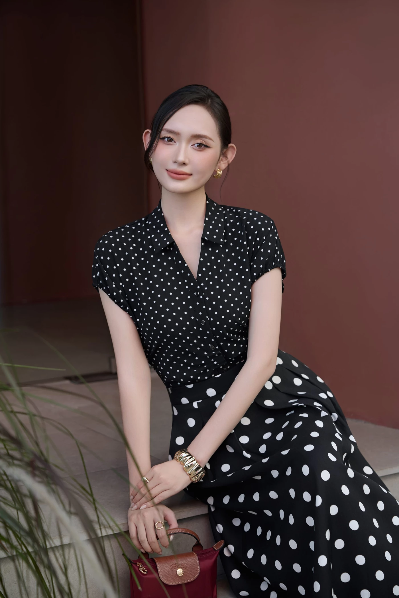 Áo sơ mi chấm bi cổ đức