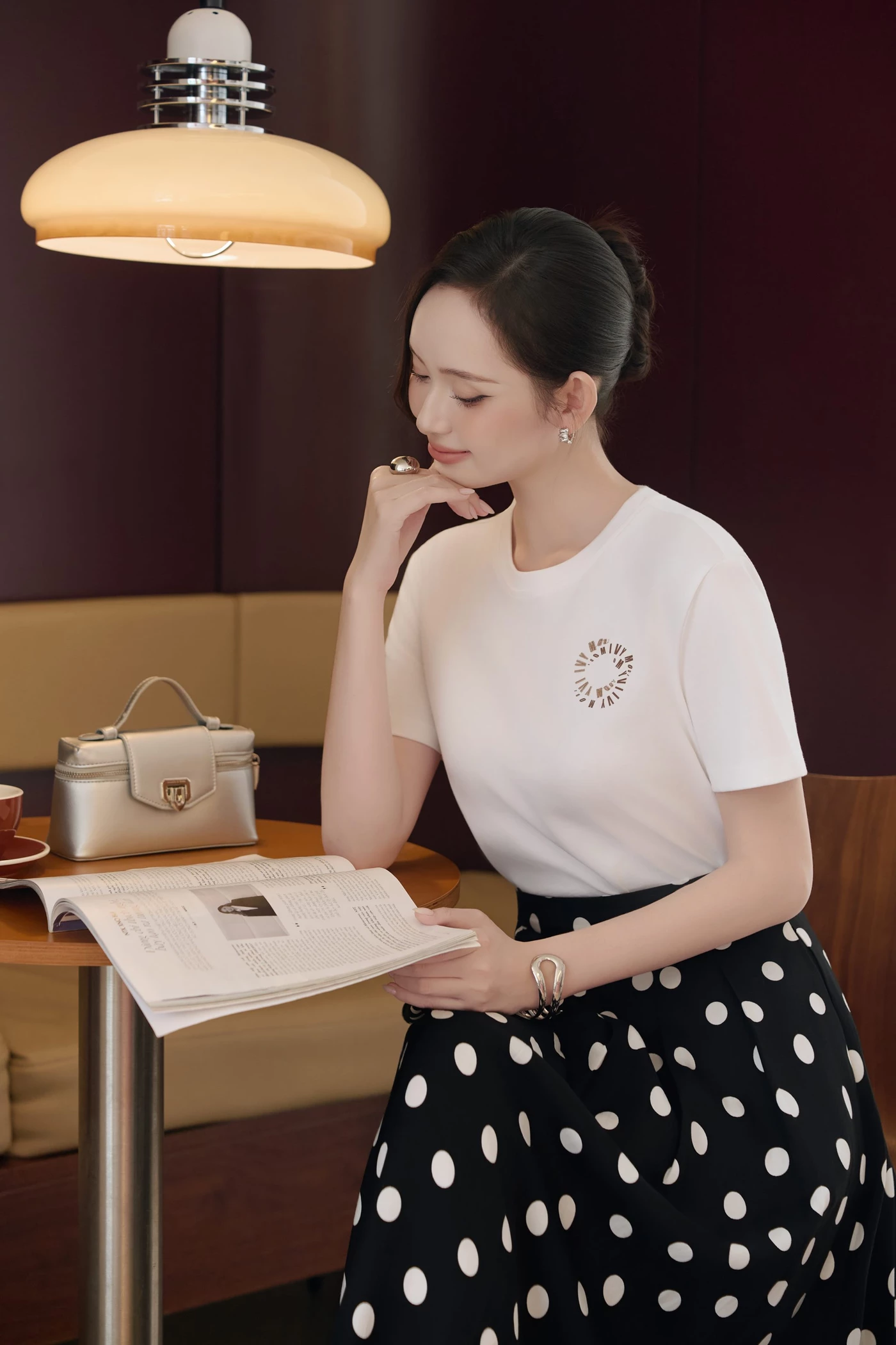 Áo thun lưng cách điệu