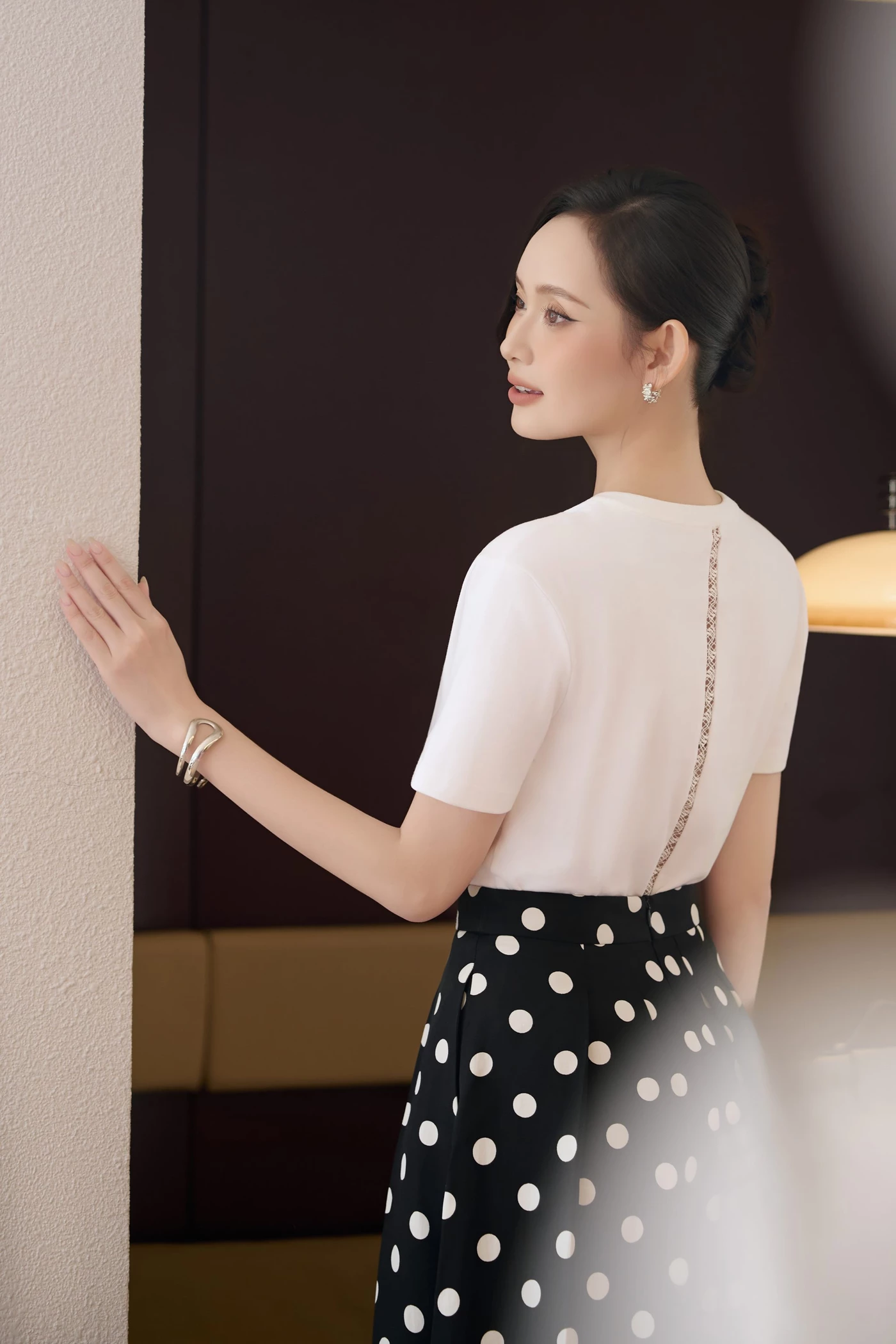 Áo thun lưng cách điệu