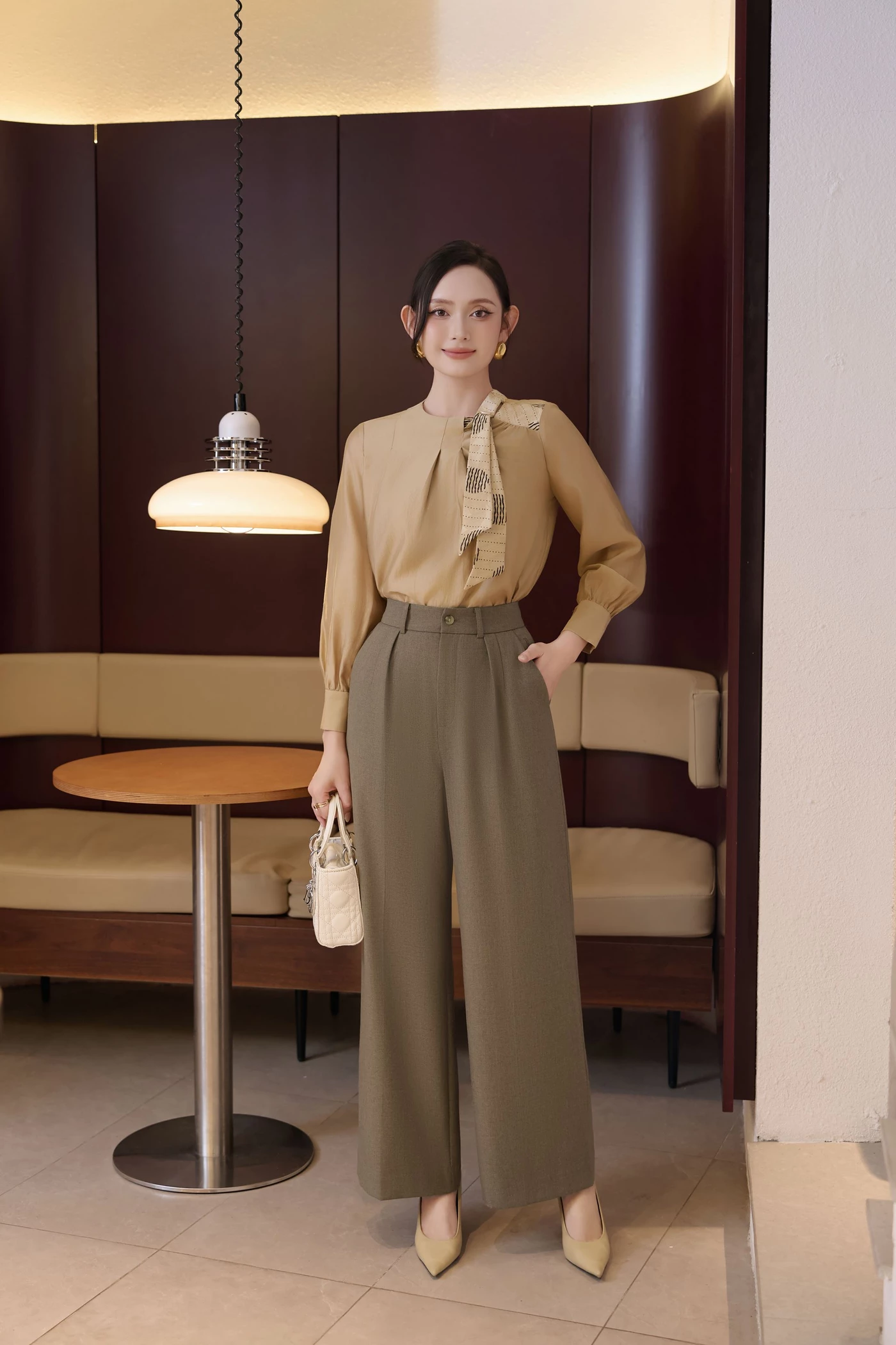 Áo sơ mi phối nơ cách điệu