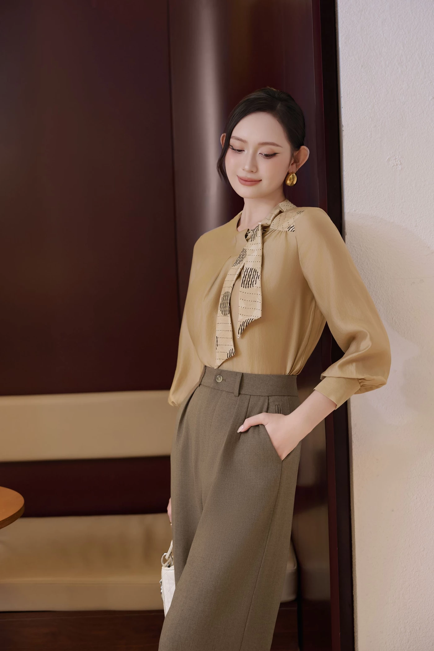 Áo sơ mi phối nơ cách điệu