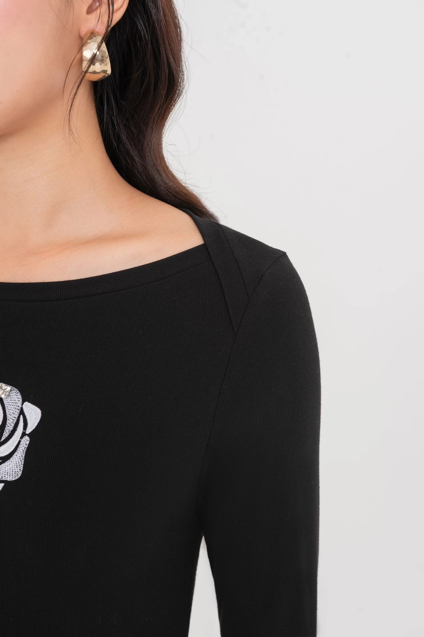 Áo thun ôm Rose Black