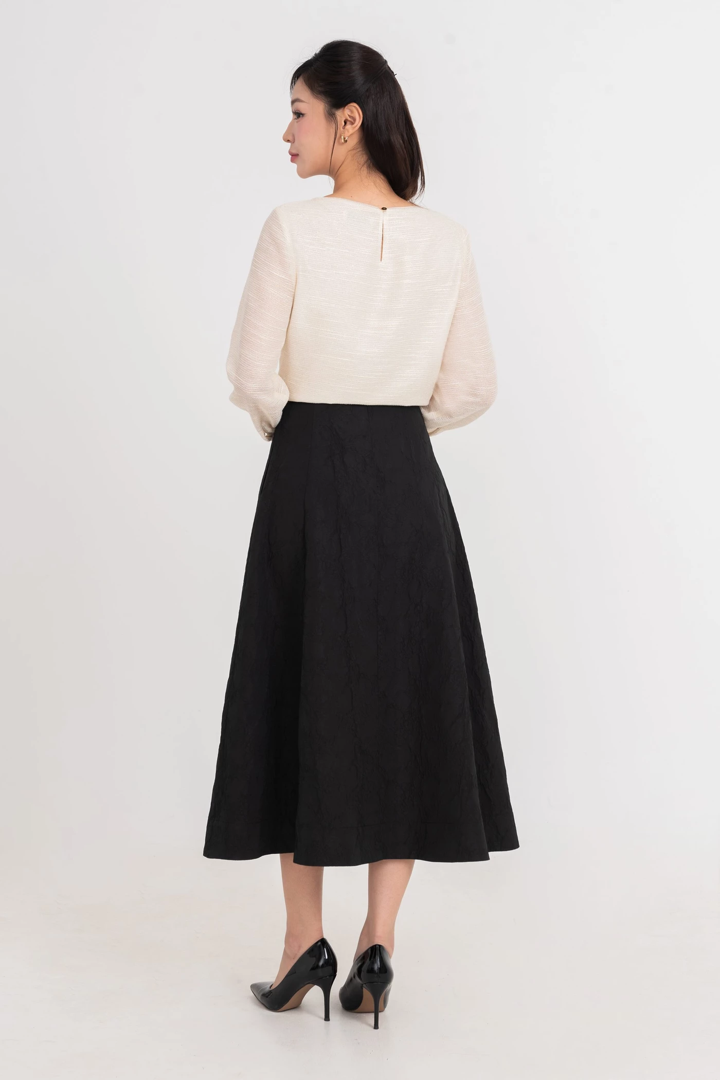 Áo dệt kim thêu hoa Cream