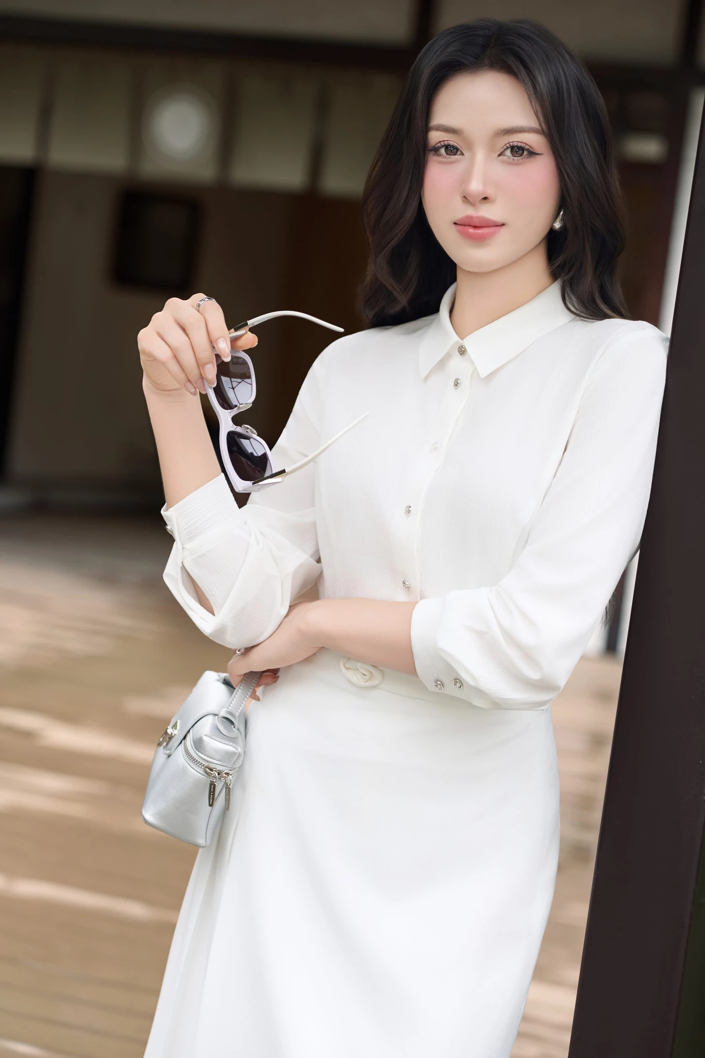 Áo sơ mi lụa trắng