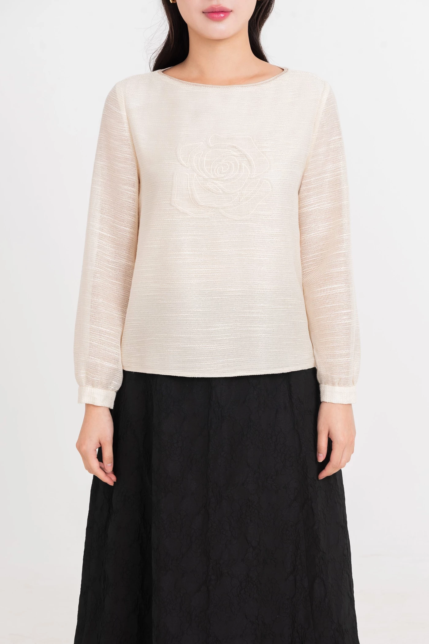 Áo dệt kim thêu hoa Cream