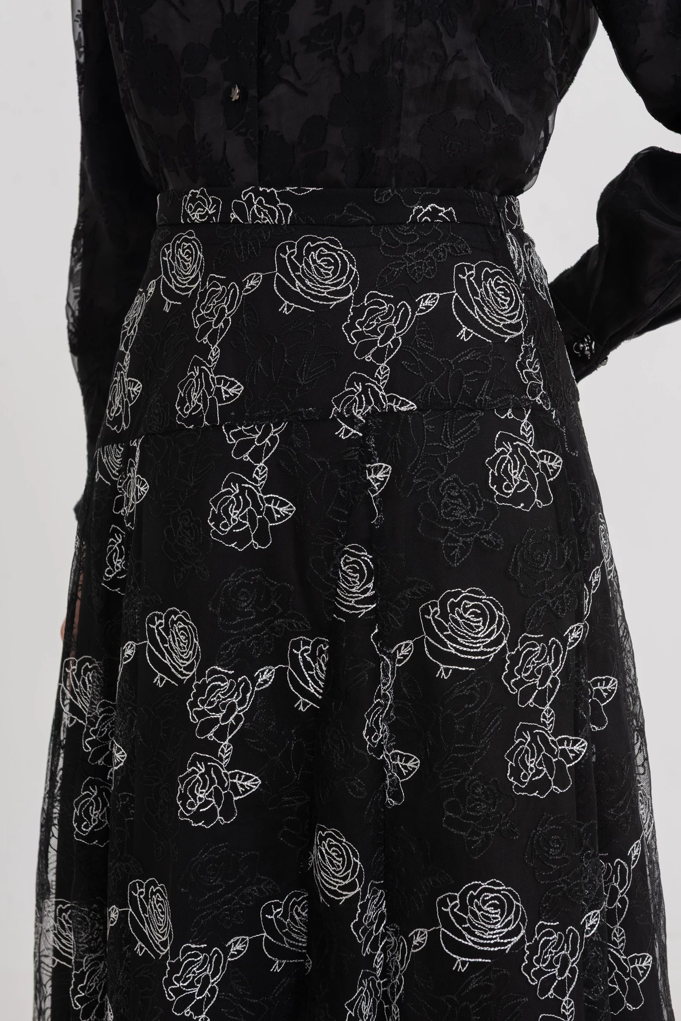 Chân váy ren hoa Midi