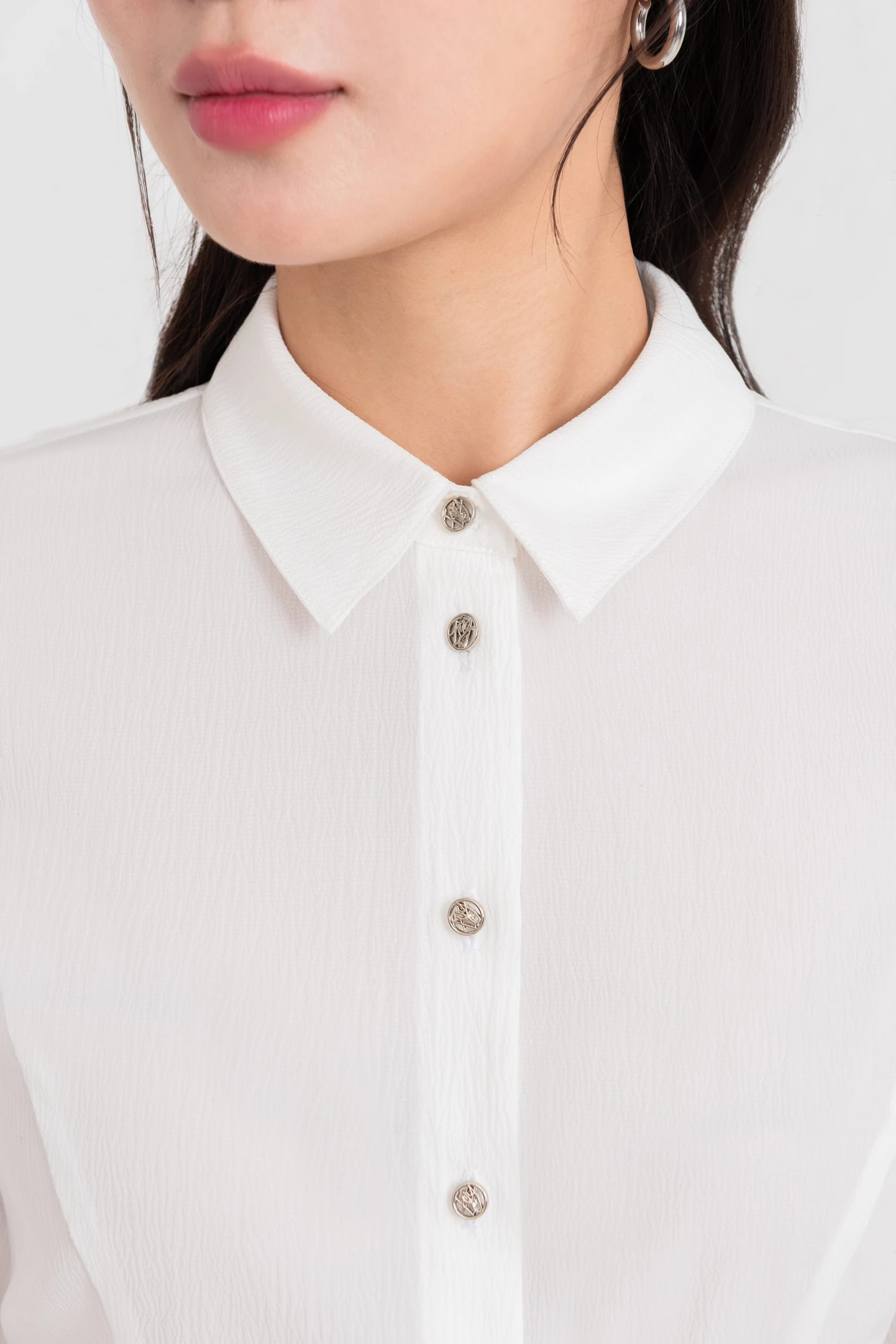 Áo sơ mi lụa trắng